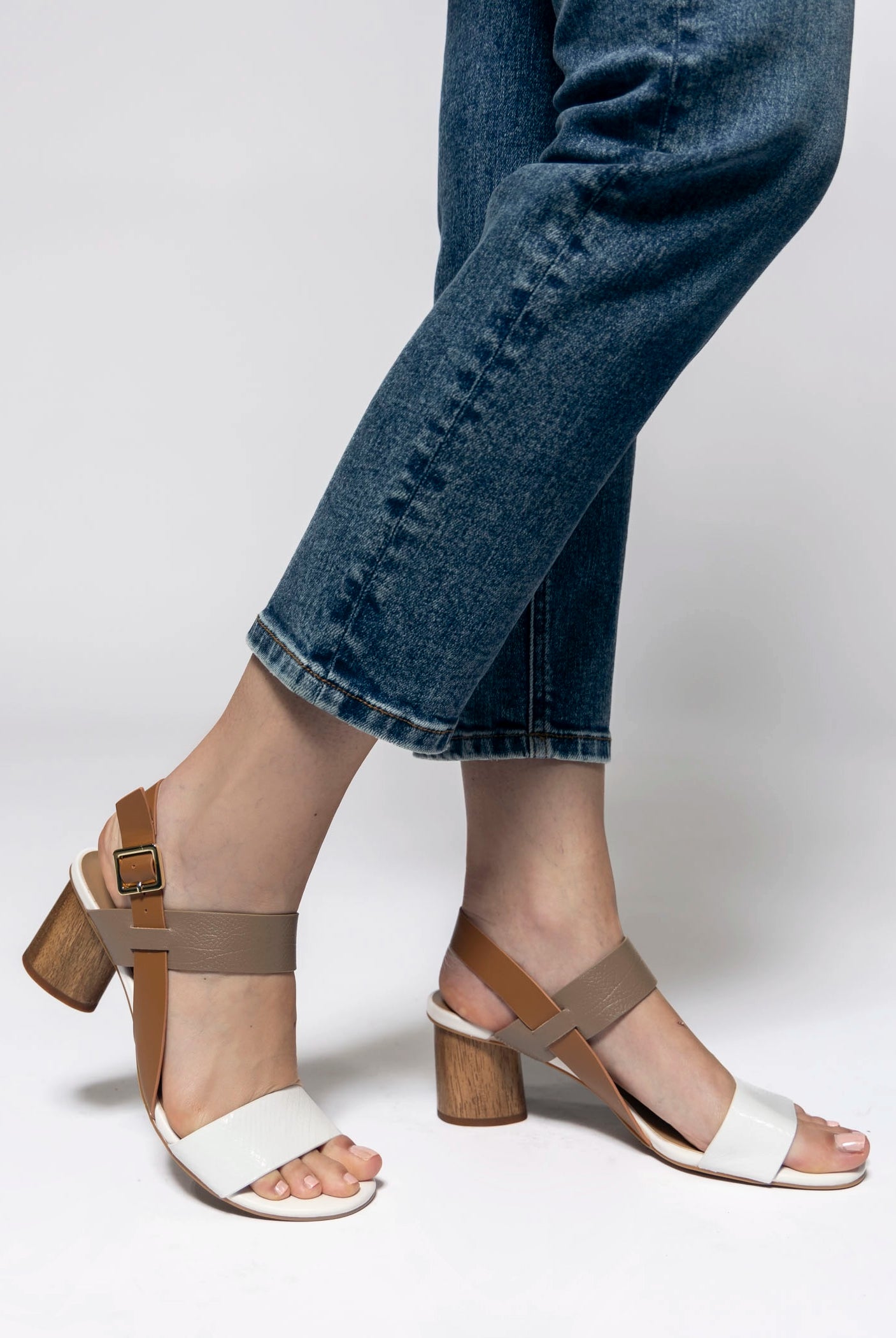 swatch_White/Taupe vaneli lorian heeled sandal