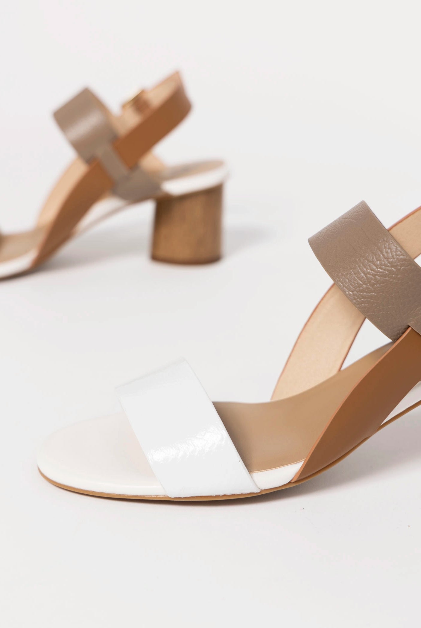 swatch_White/Taupe vaneli lorian heeled sandal