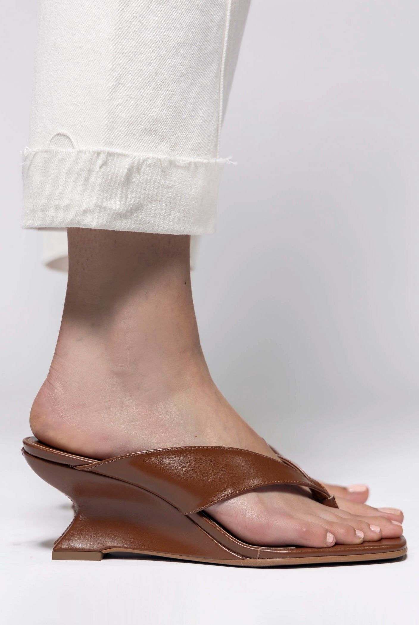 swatch_Chocolate martine wedge thong sandal