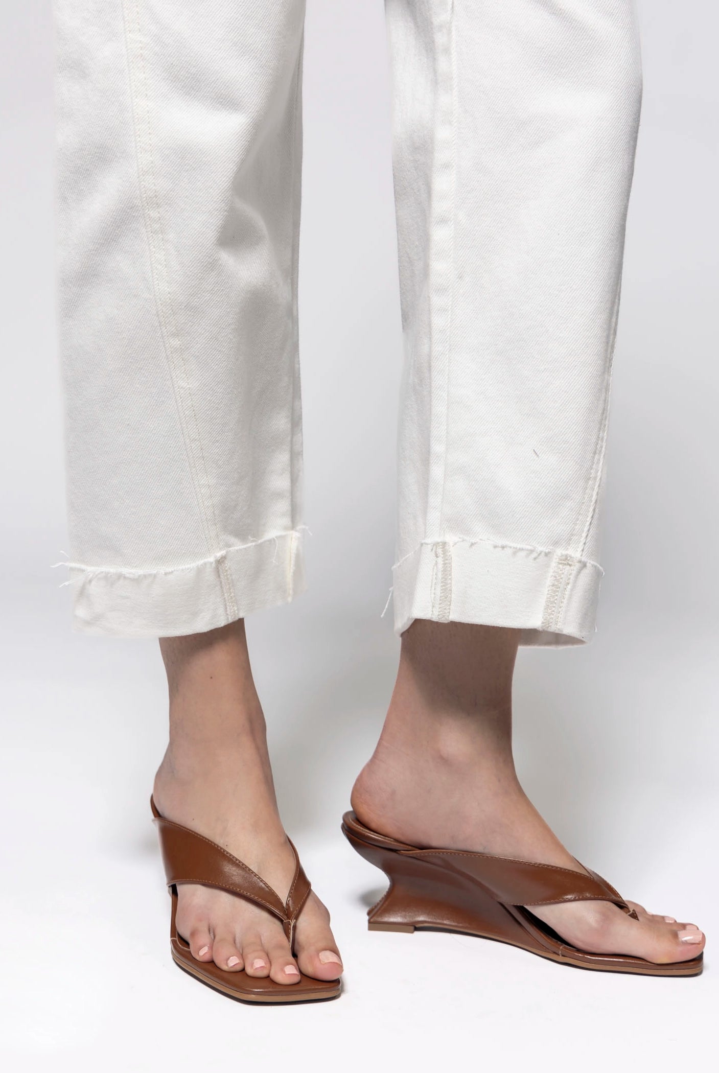 swatch_Chocolate martine wedge thong sandal