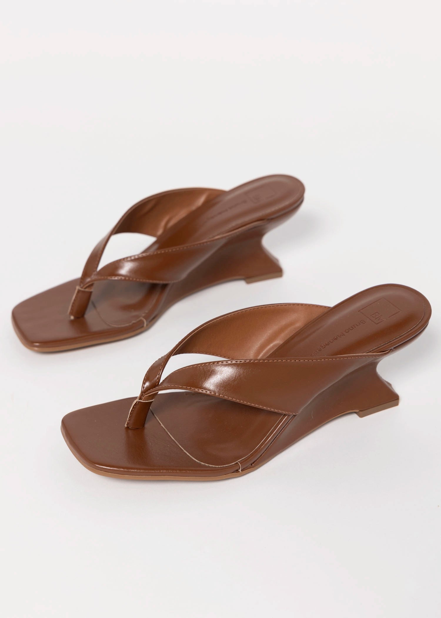 swatch_Chocolate martine wedge thong sandal