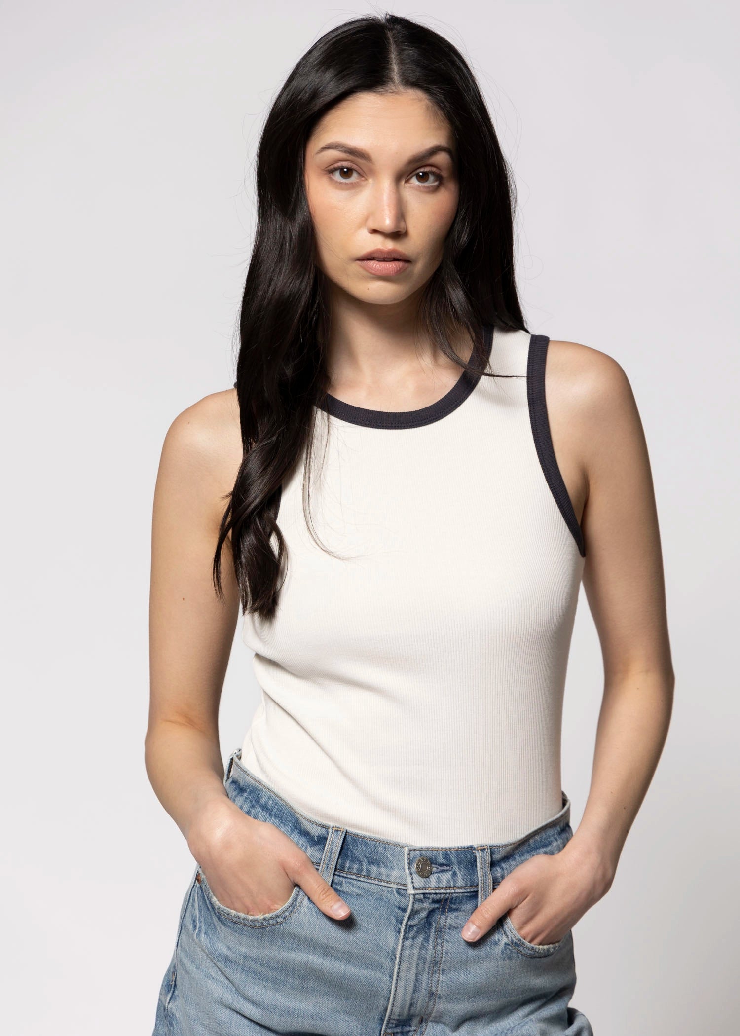 swatch_Ivory/Black thread and supply eda tank