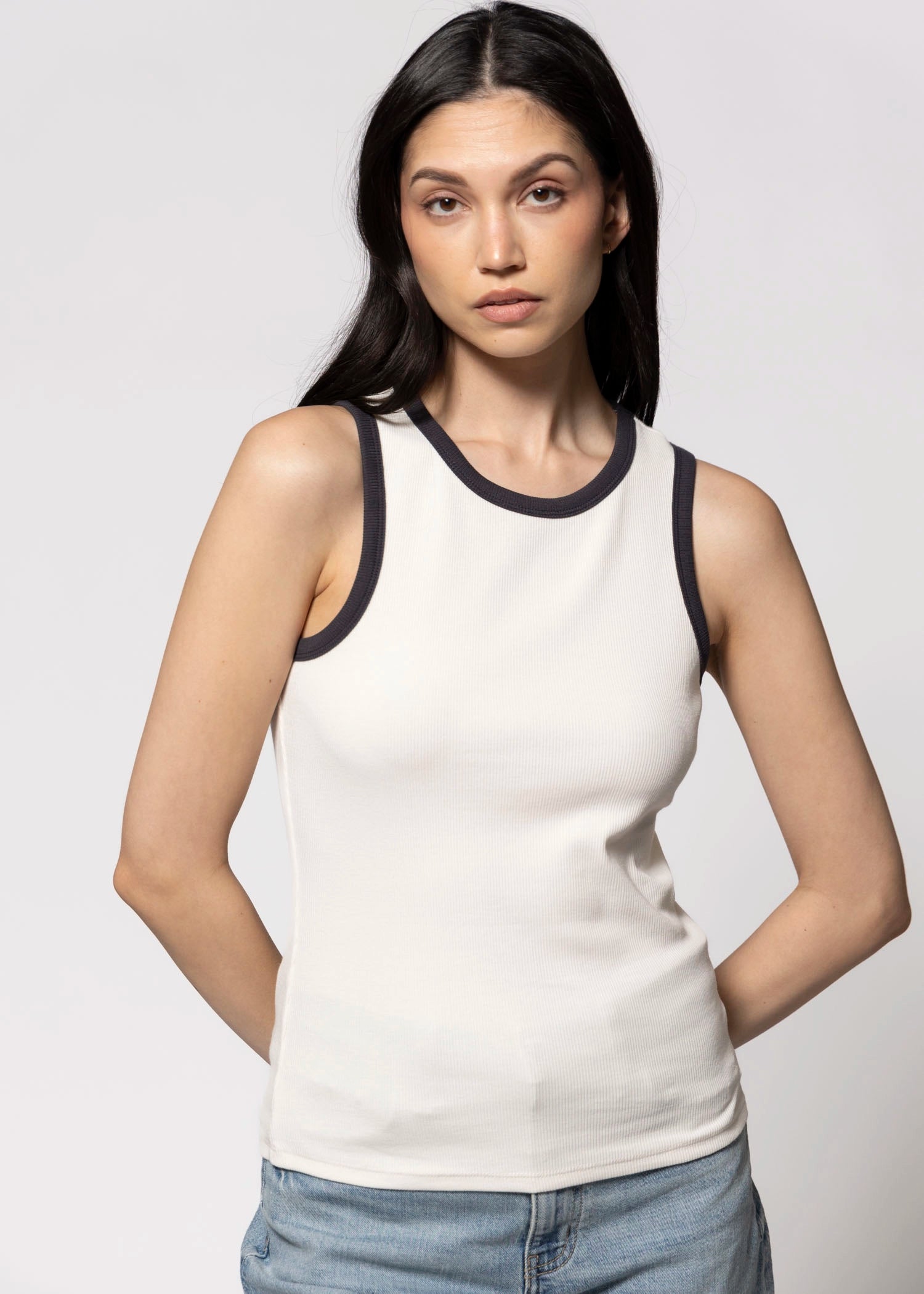 swatch_Ivory/Black thread and supply eda tank