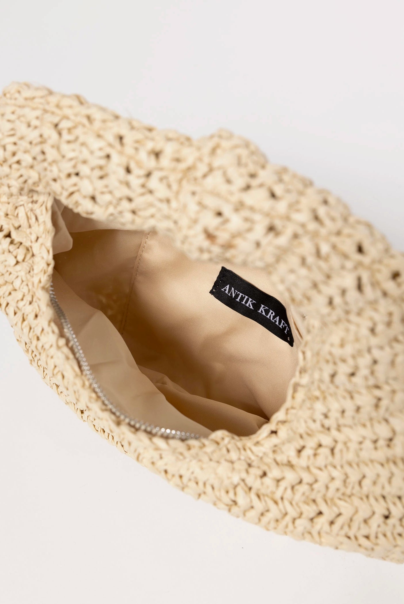 swatch_Cream raffia circle bag