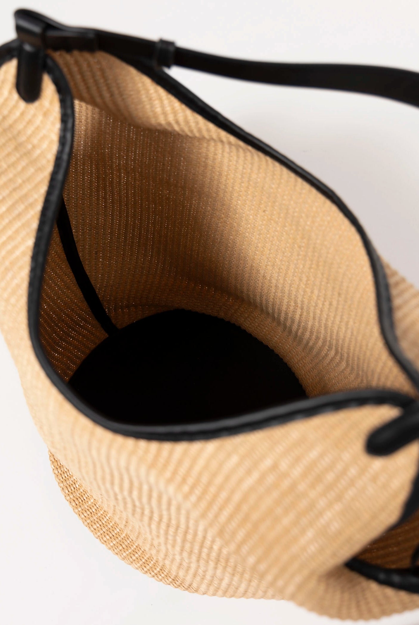 swatch_Natural/Black urban expressions ambrose raffia tote