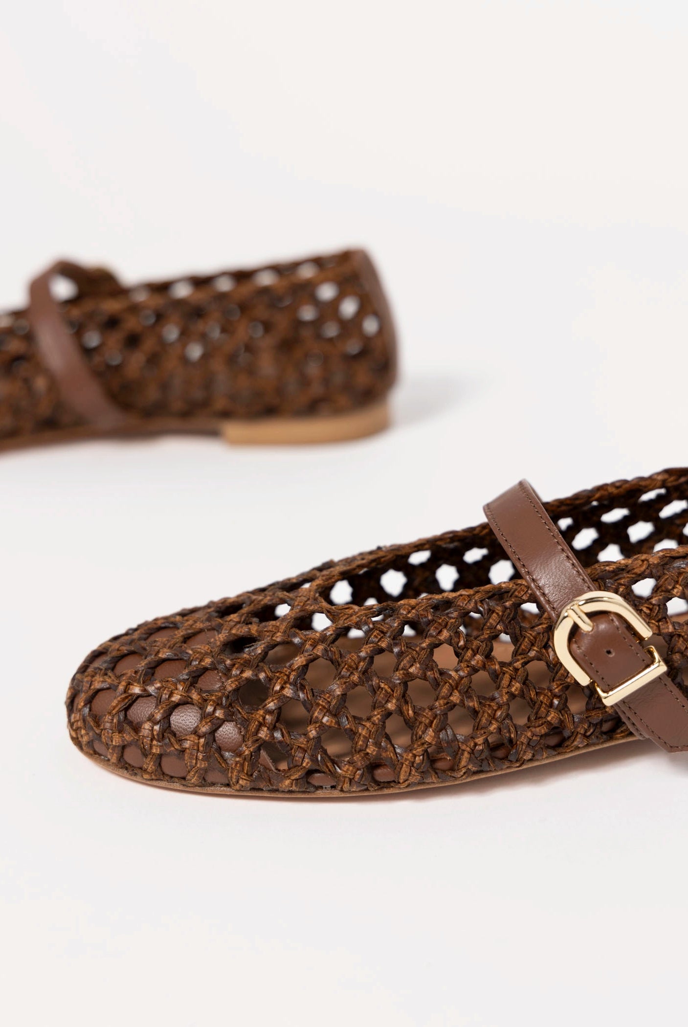 swatch_Brown Leather l'idea dolo woven mary jane