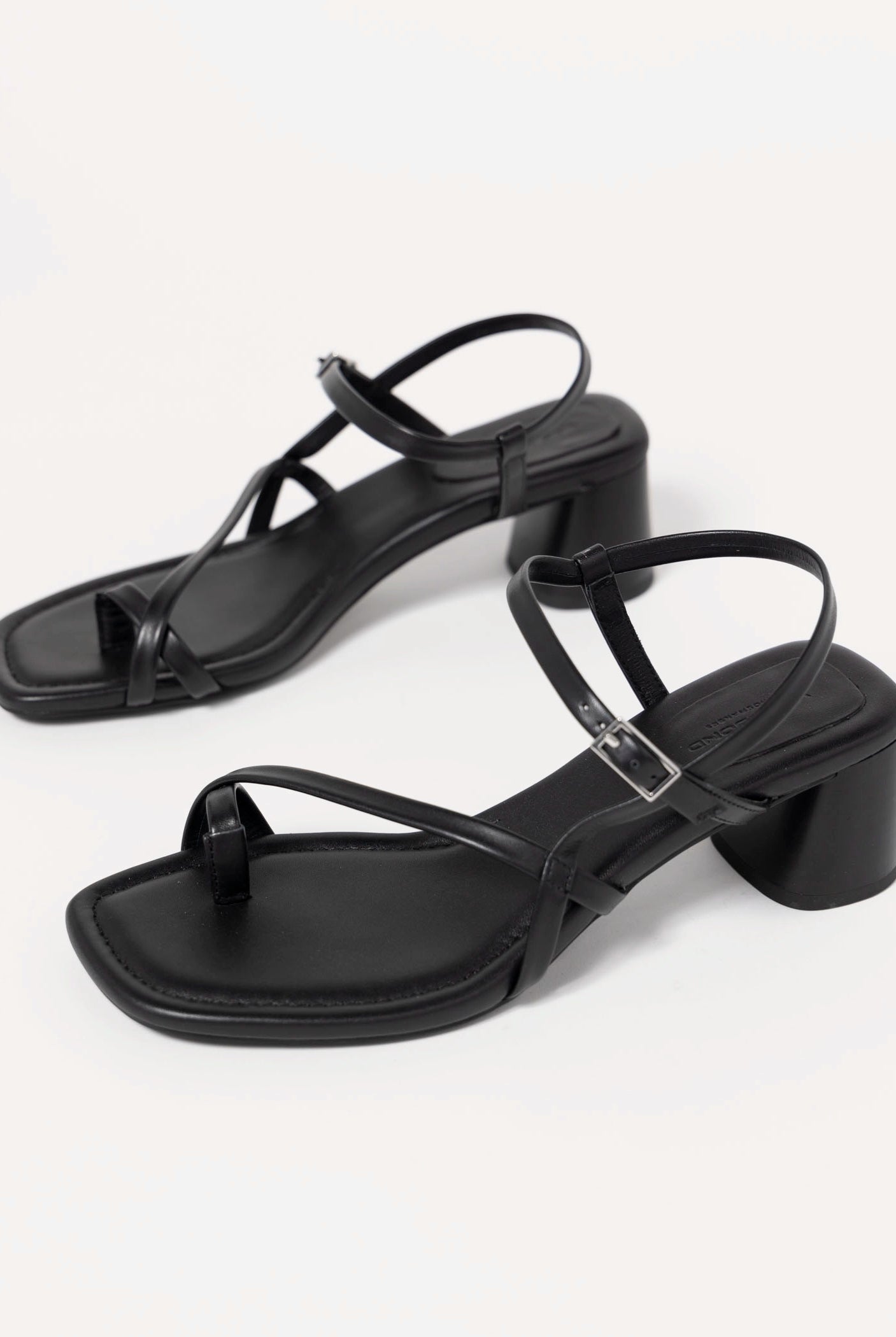 swatch_Black Leather vagabond evie heeled sandal