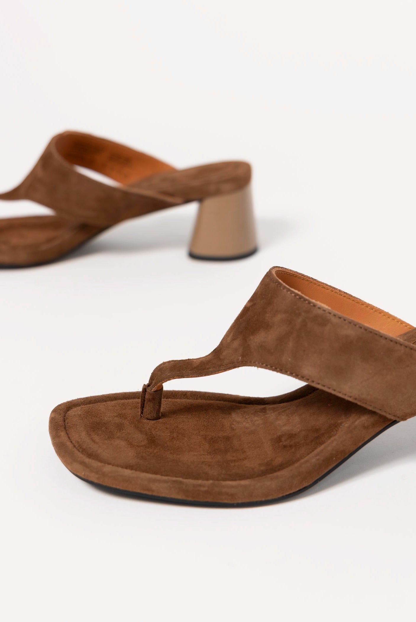 swatch_Cocoa Suede vagabond evie heeled thong sandal