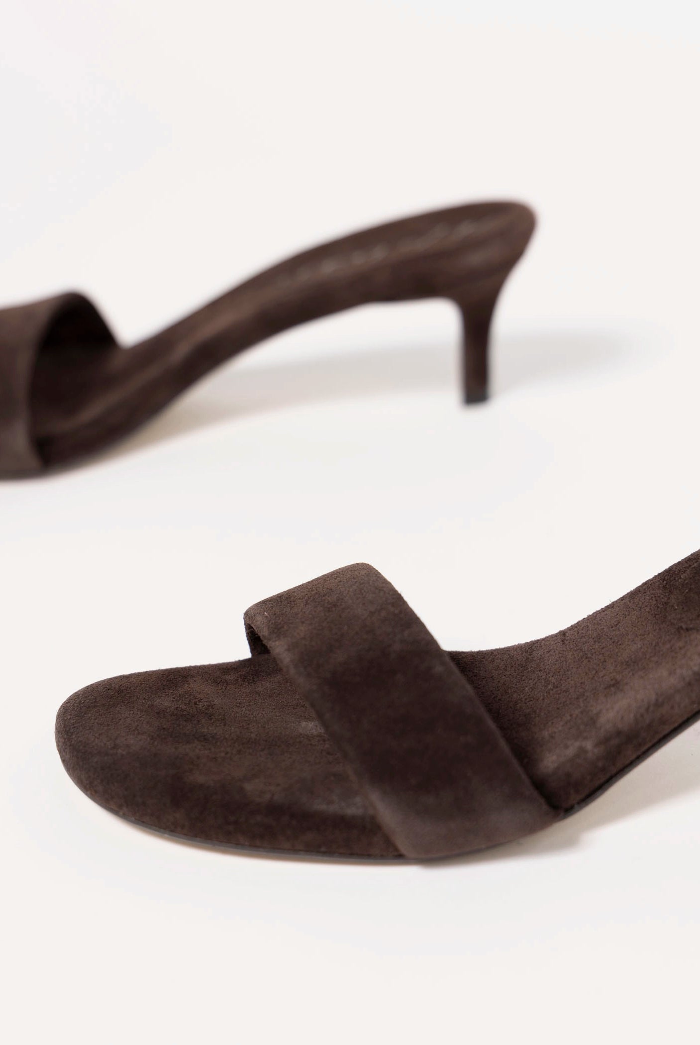 swatch_Chocolate Suede matisse poppy kitten heel sandal