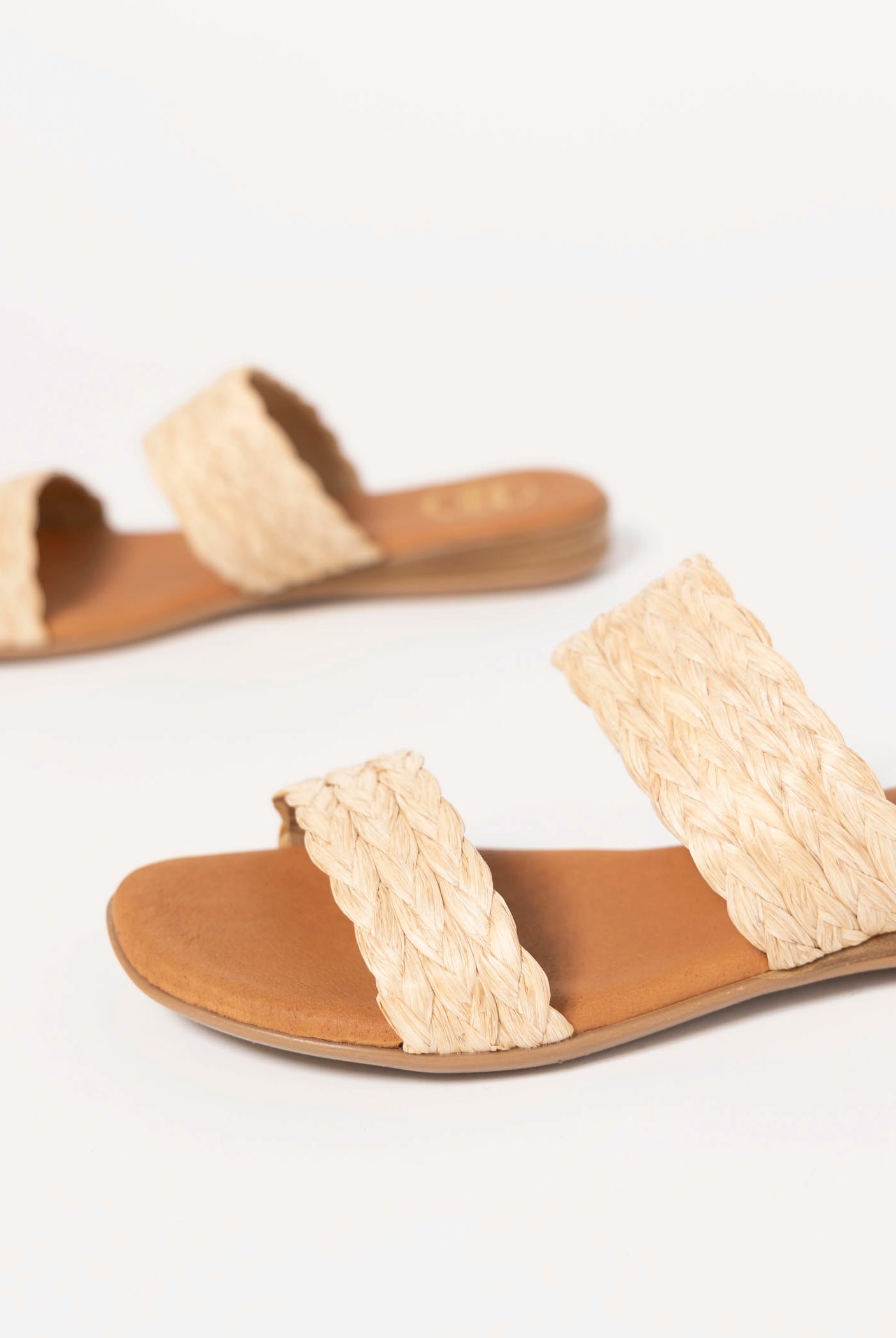 swatch_Raffia andre assous narice slide sandal