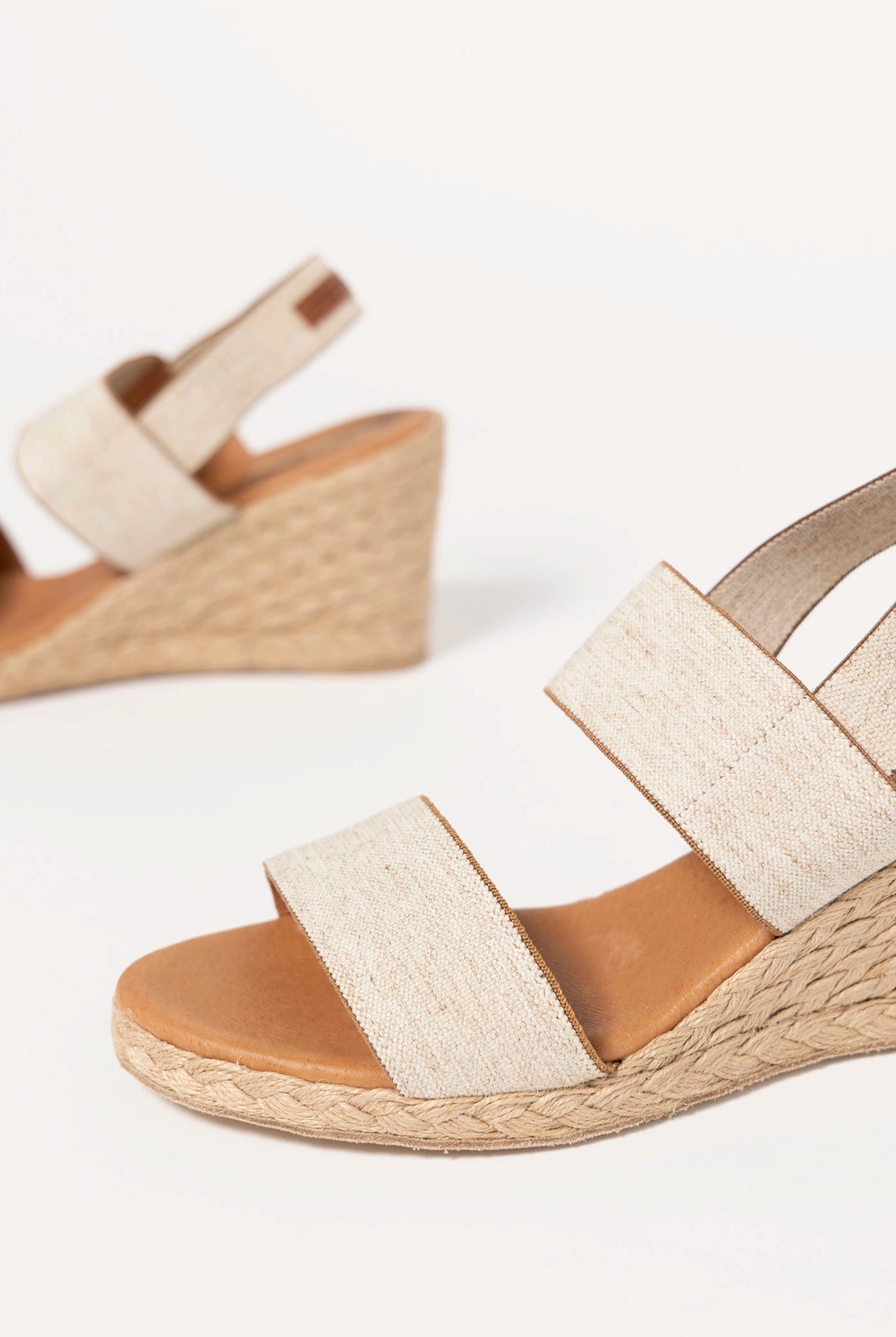 swatch_Beige Linen andre assous allison espadrille wedge