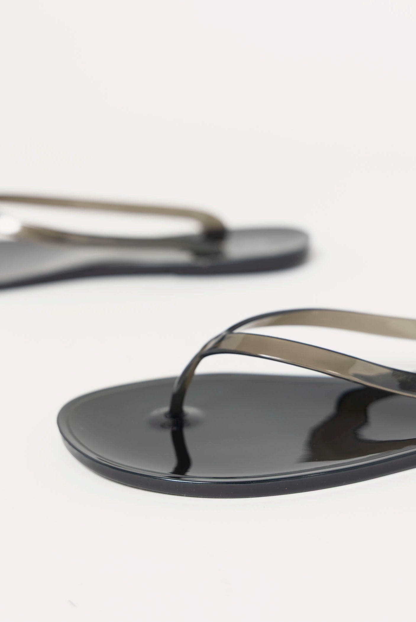 swatch_Black kate jelly flip flop thong sandal