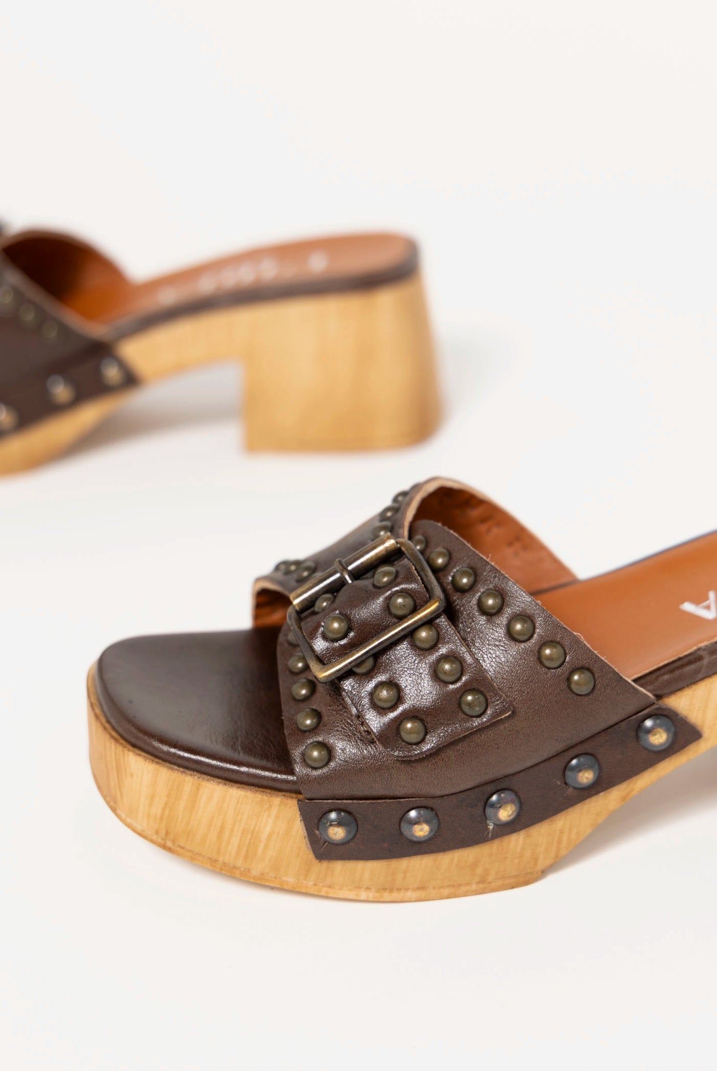 swatch_Brown Leather l'idea clog sandal