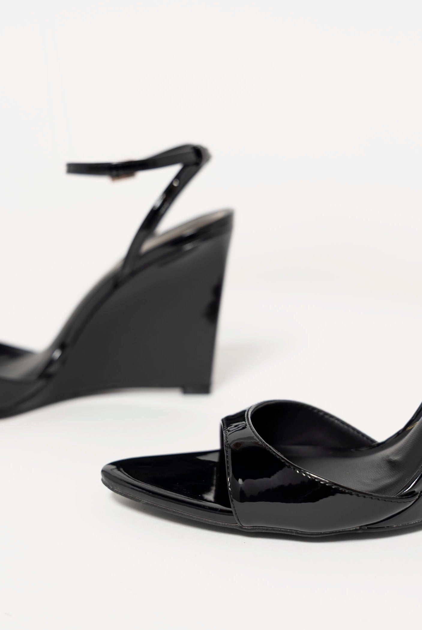 swatch_Black utmost wedge sandal