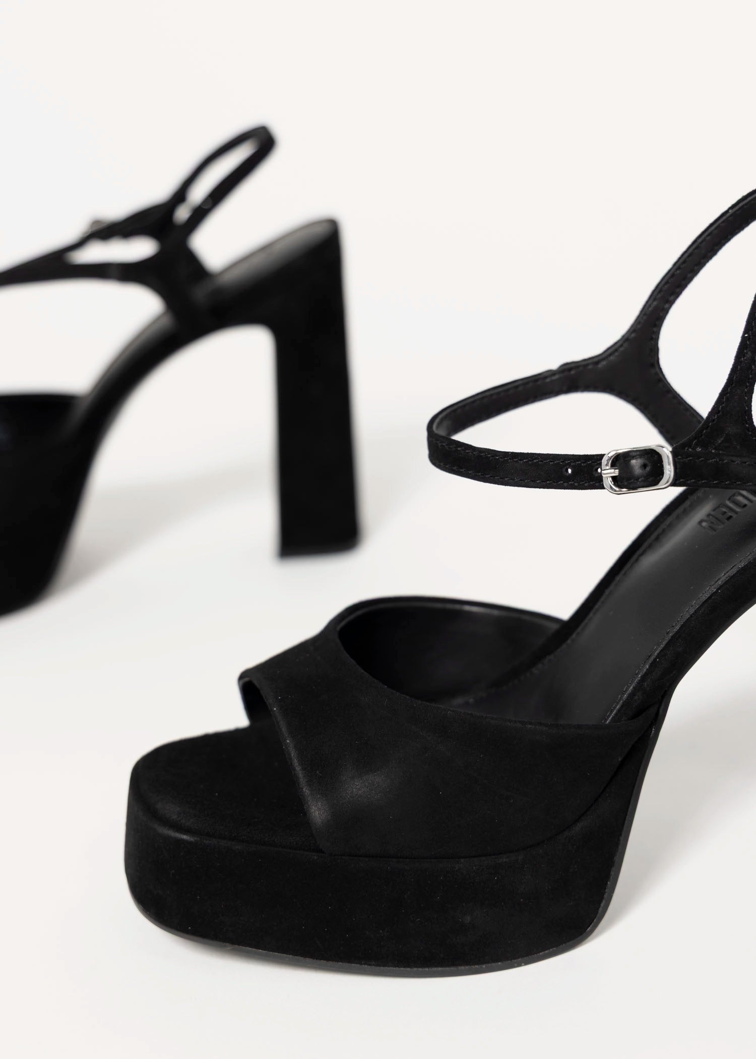 swatch_Black Suede steve madden liandra platform sandal