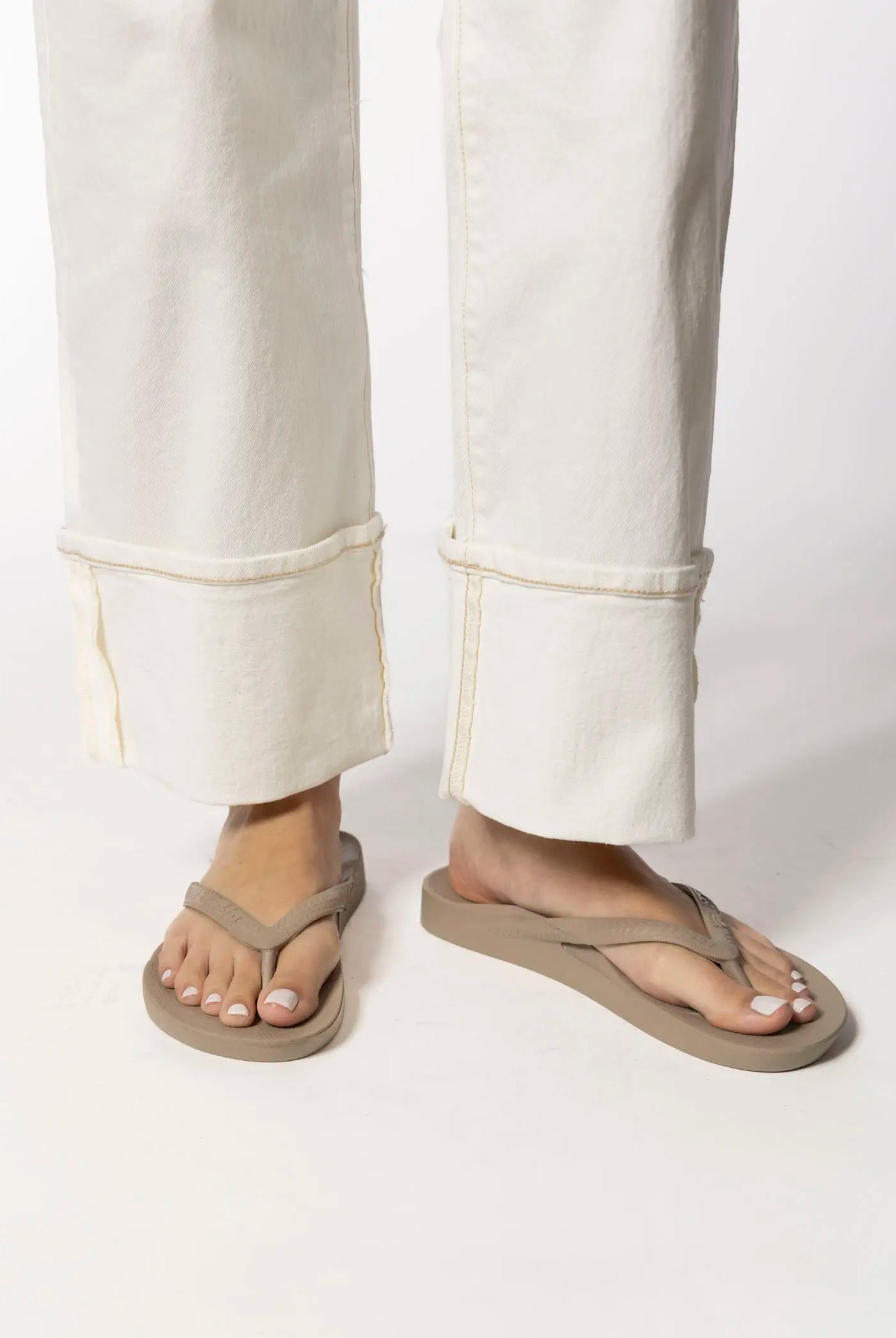 swatch_taupe arch support flip flop flat sandals
