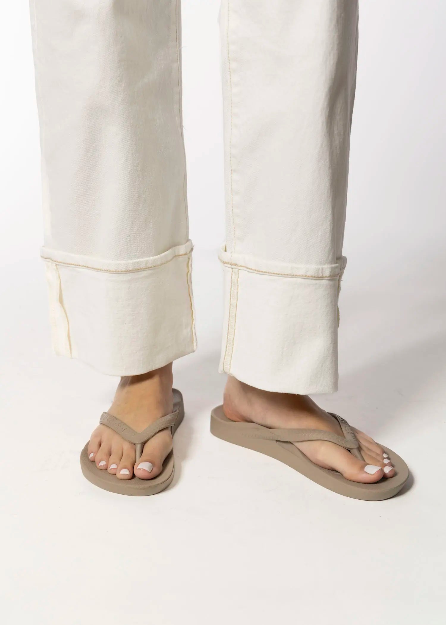 swatch_taupe arch support flip flop flat sandals