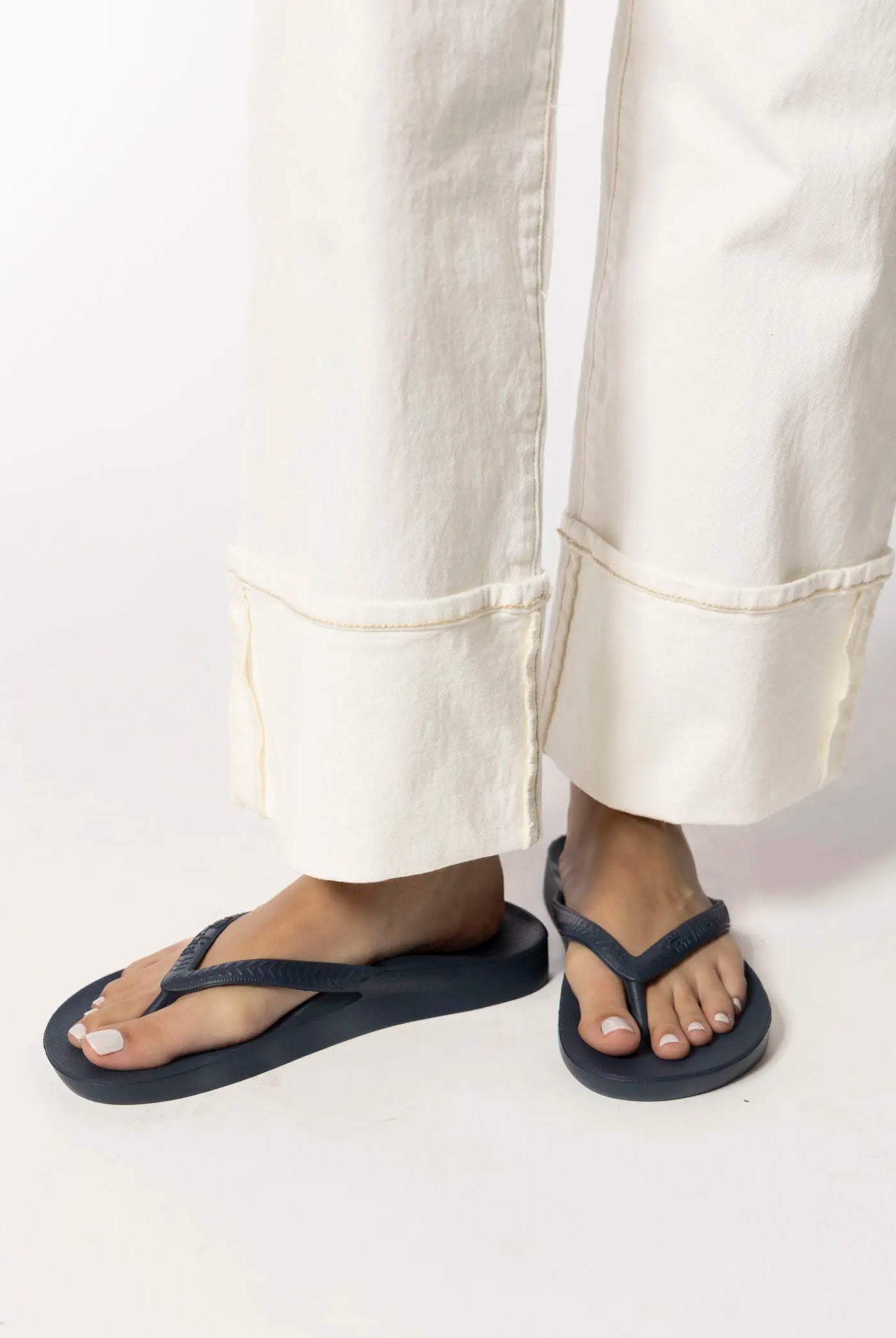 swatch_navy arch support flip flop flat sandals
