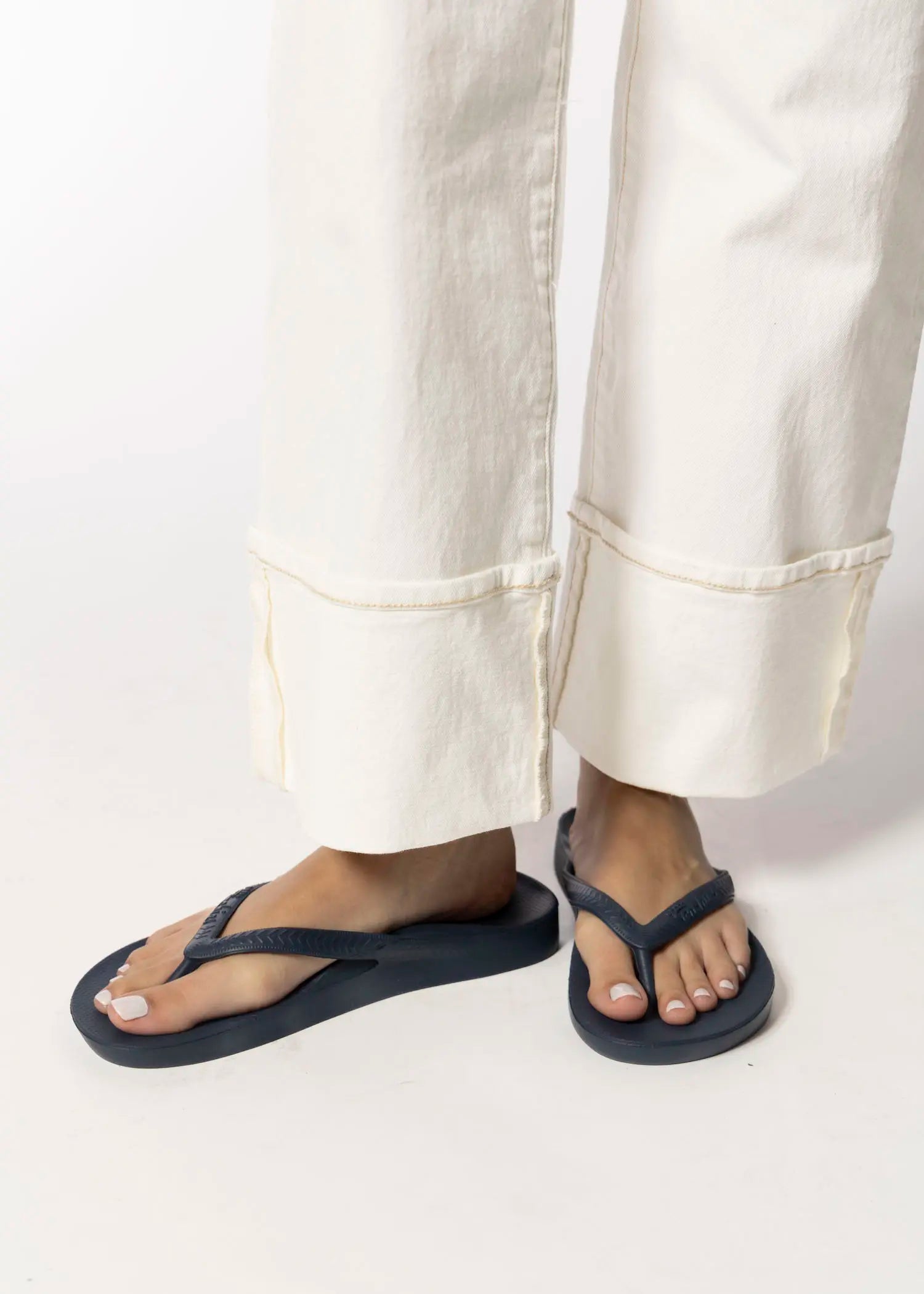 swatch_navy arch support flip flop flat sandals