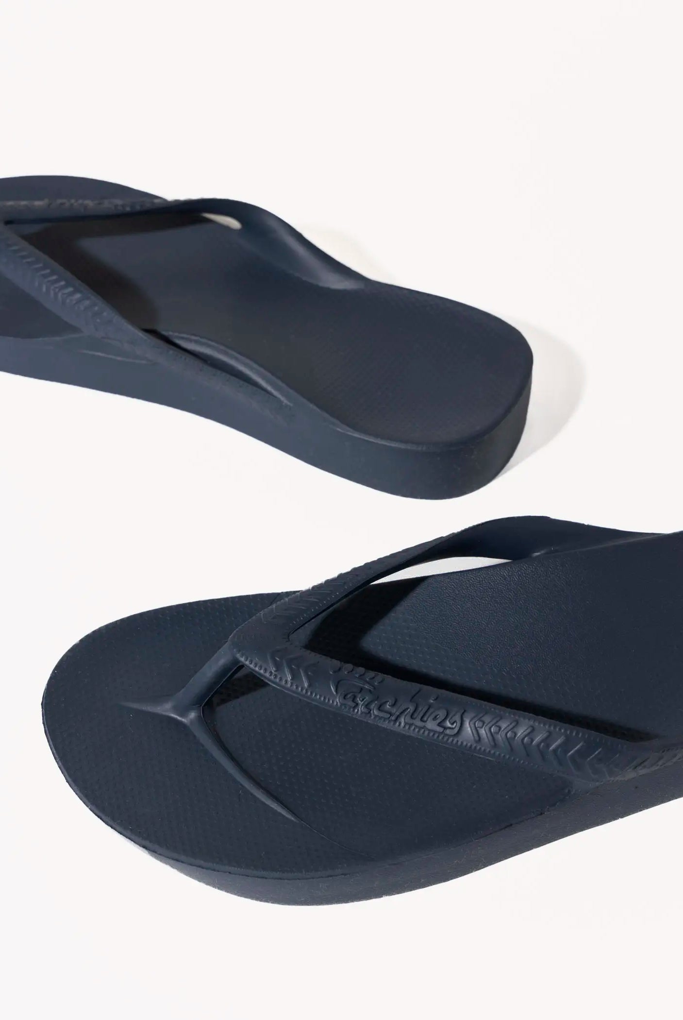 swatch_navy arch support flip flop flat sandals