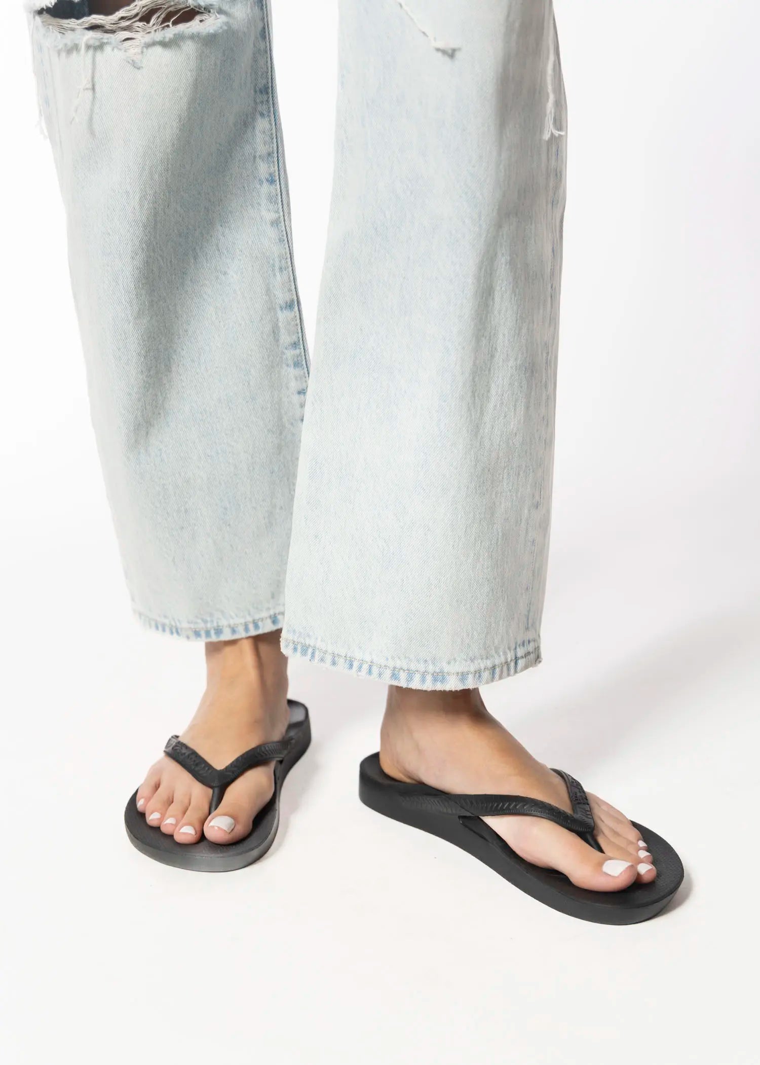 swatch_black arch support flip flop flat sandals