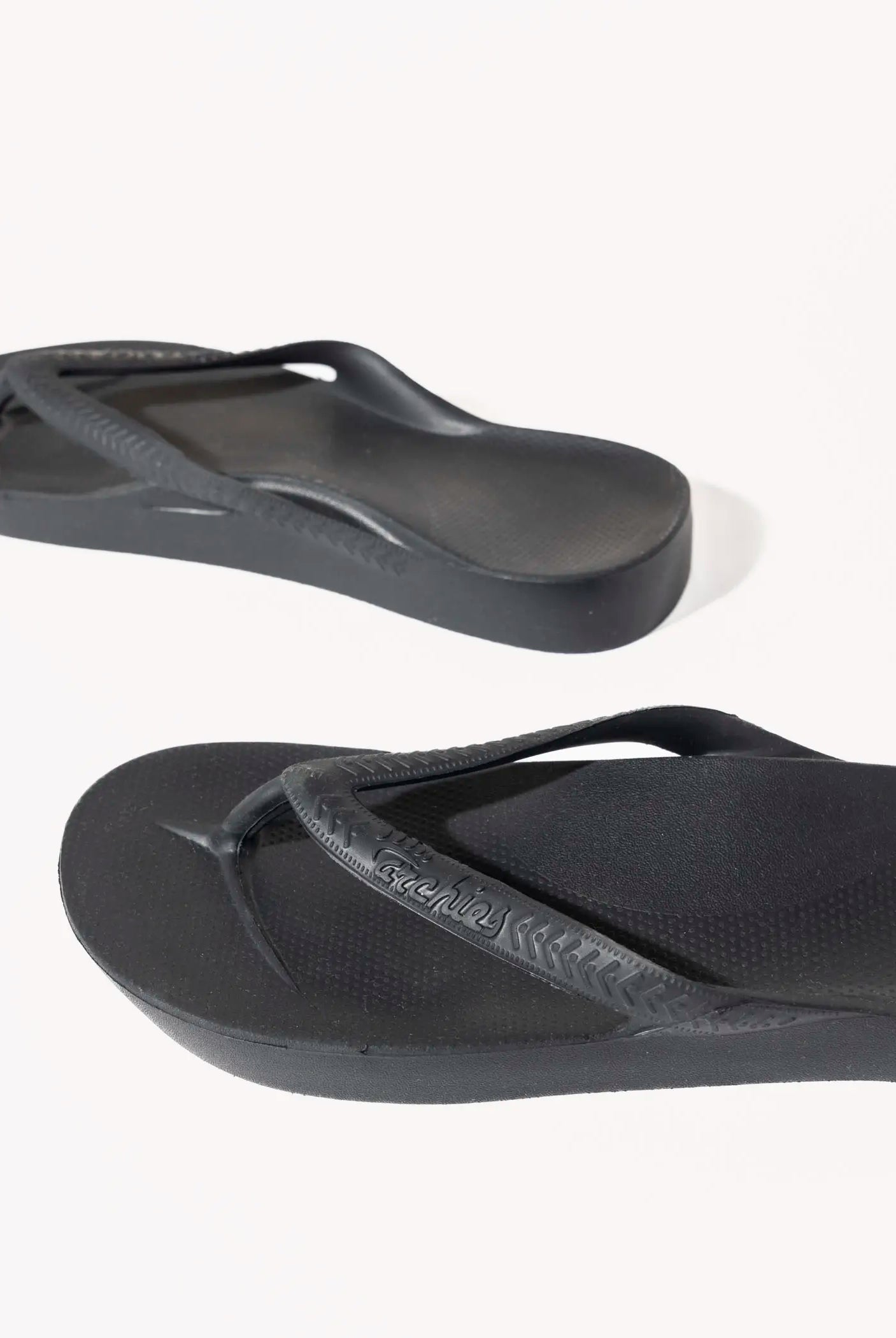 swatch_black arch support flip flop flat sandals