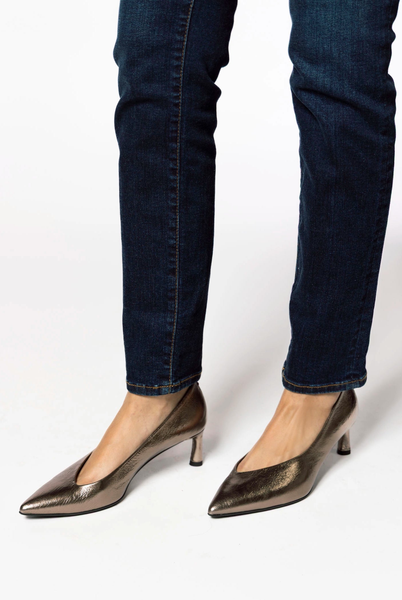 swatch_Bronze leather gil pump