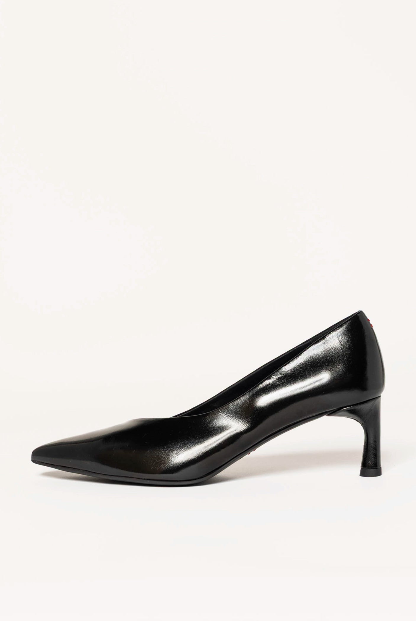 swatch_Black Patent gil pump