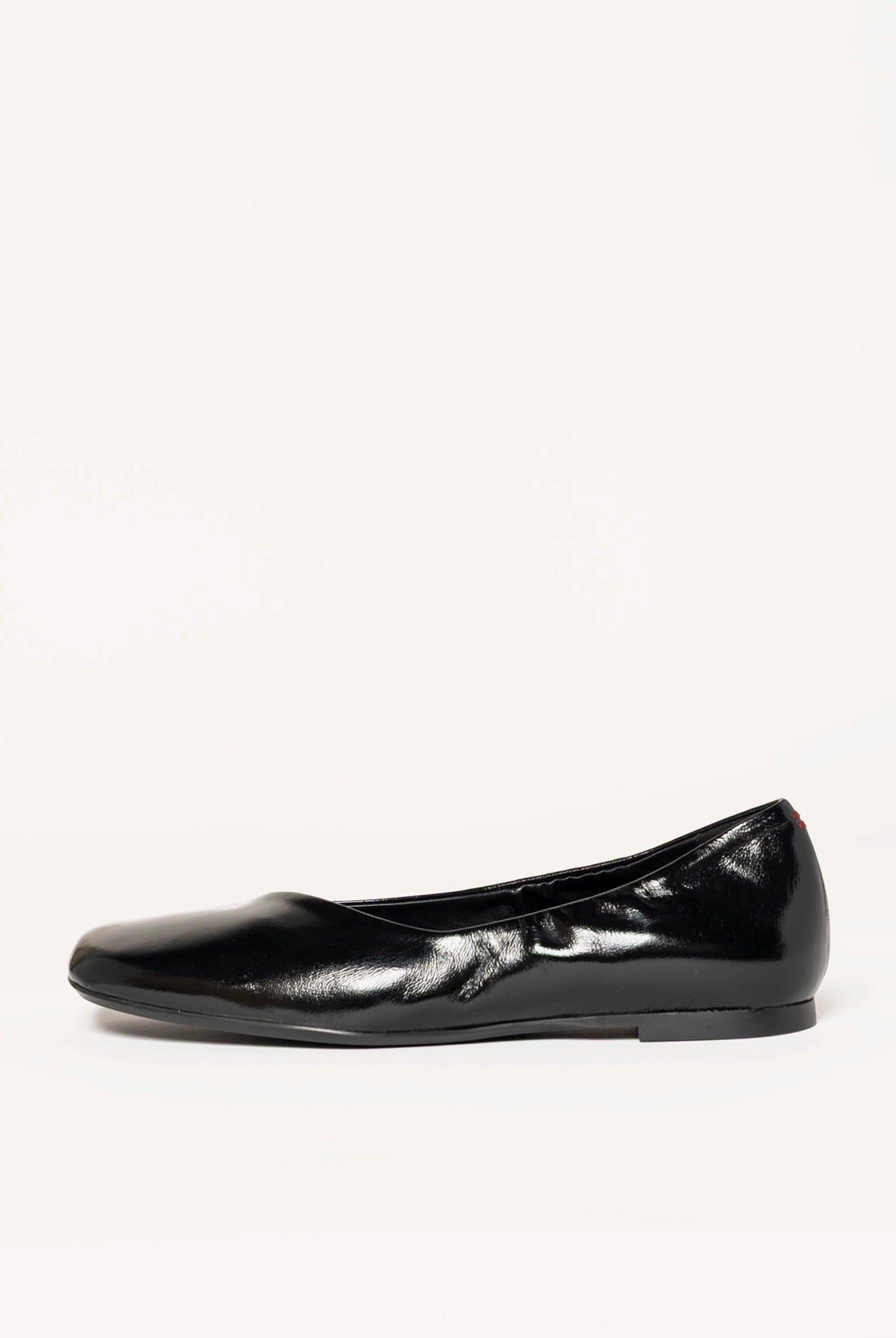 swatch_black patent xena flat