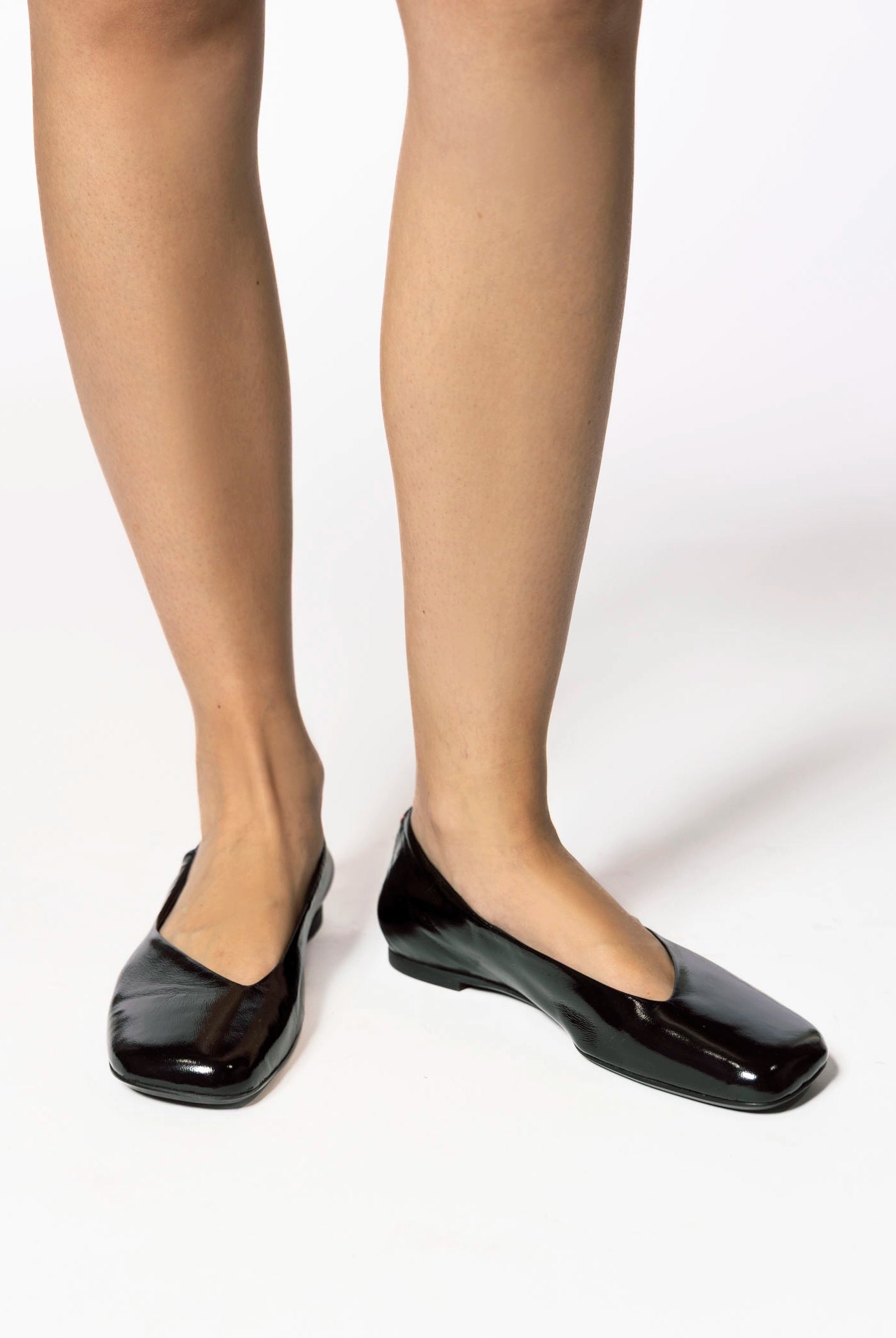 swatch_black patent xena flat