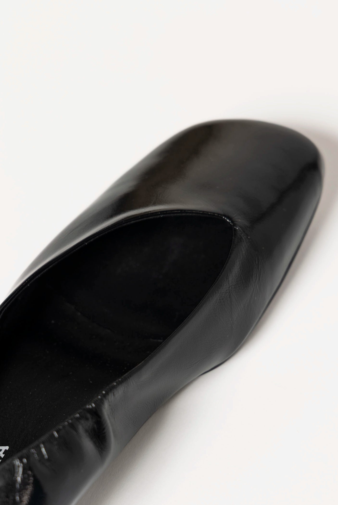 swatch_black patent xena flat