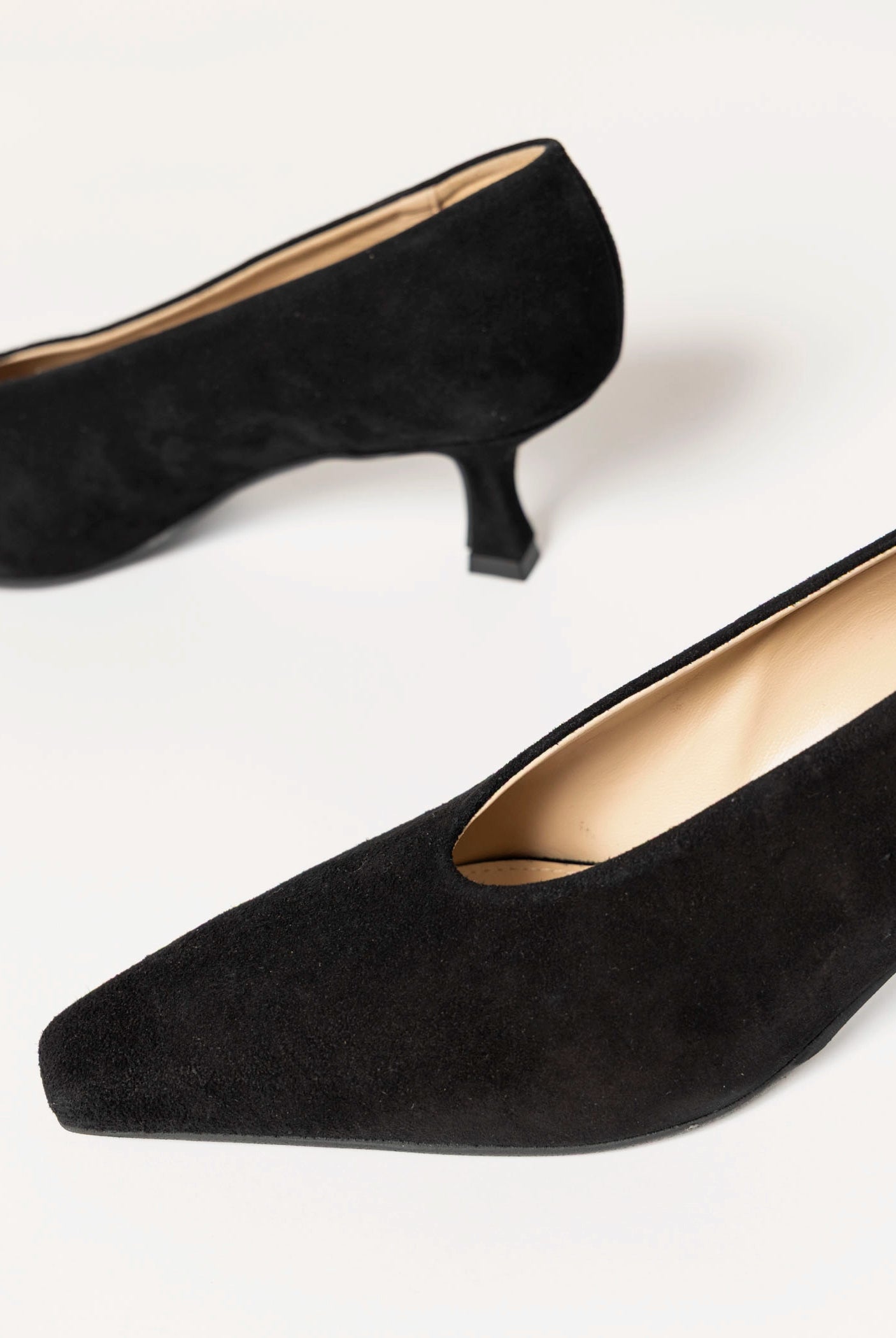 swatch_Black Suede pump
