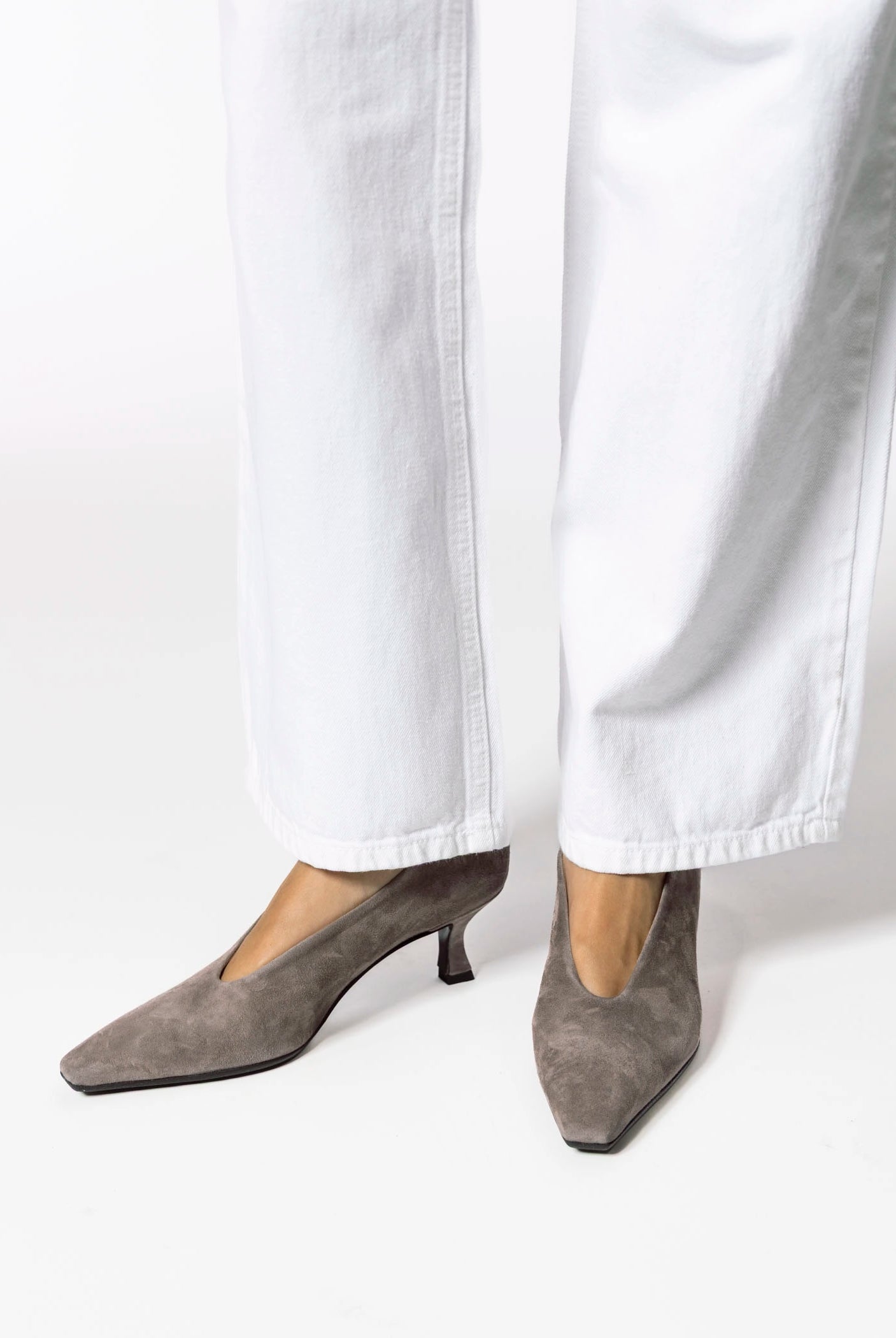 swatch_Grey Suede pump