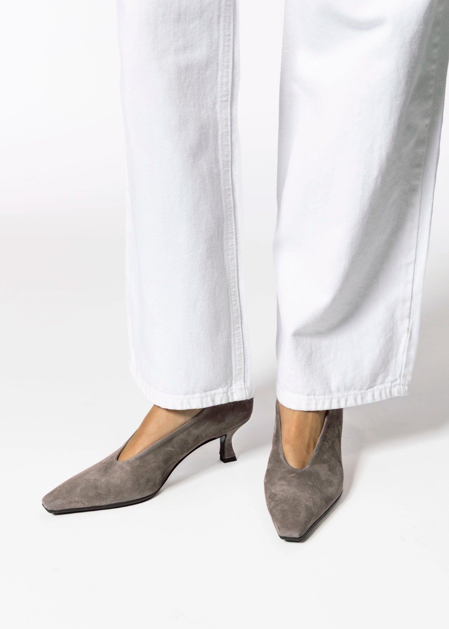 swatch_Grey Suede pump