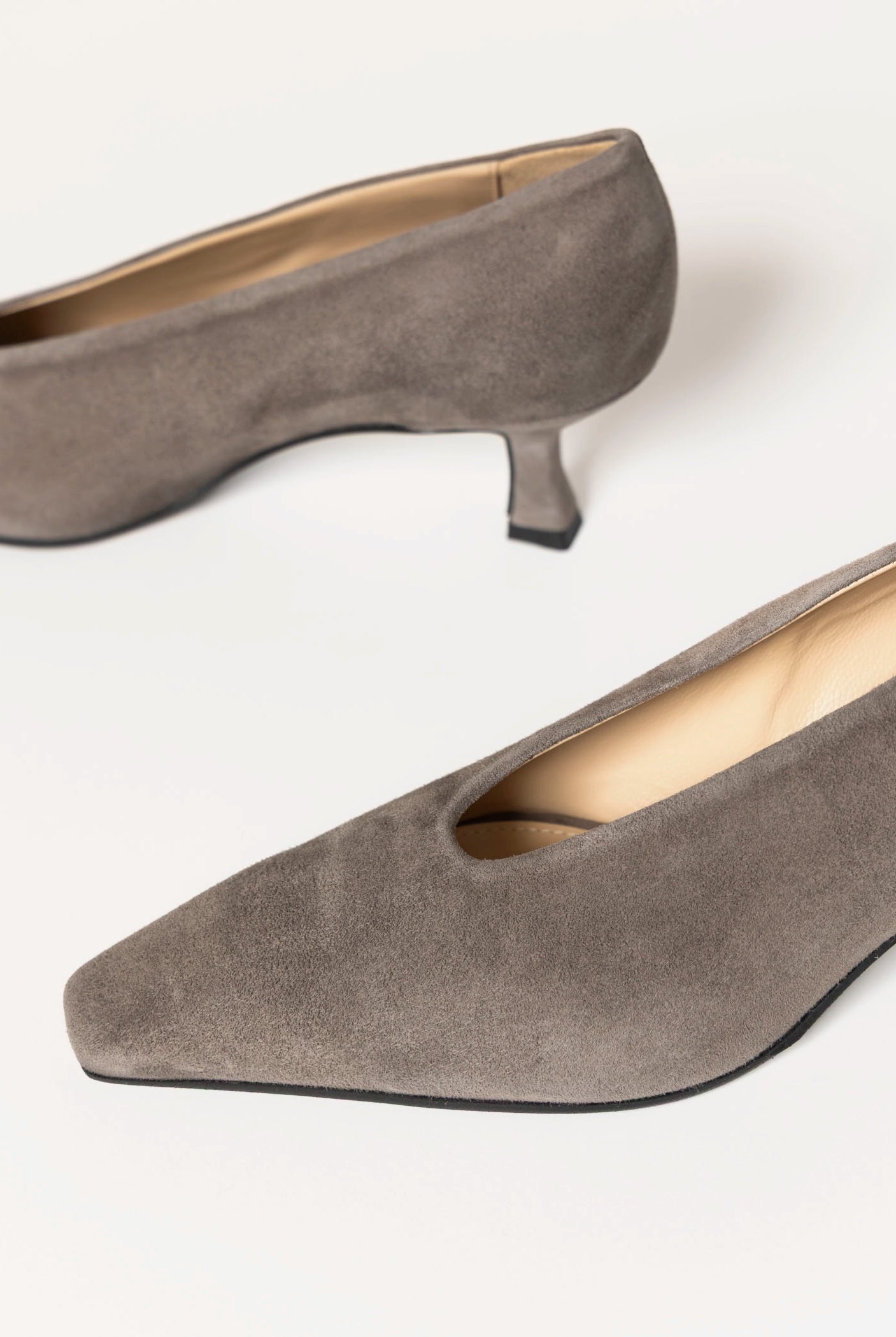 swatch_Grey Suede pump