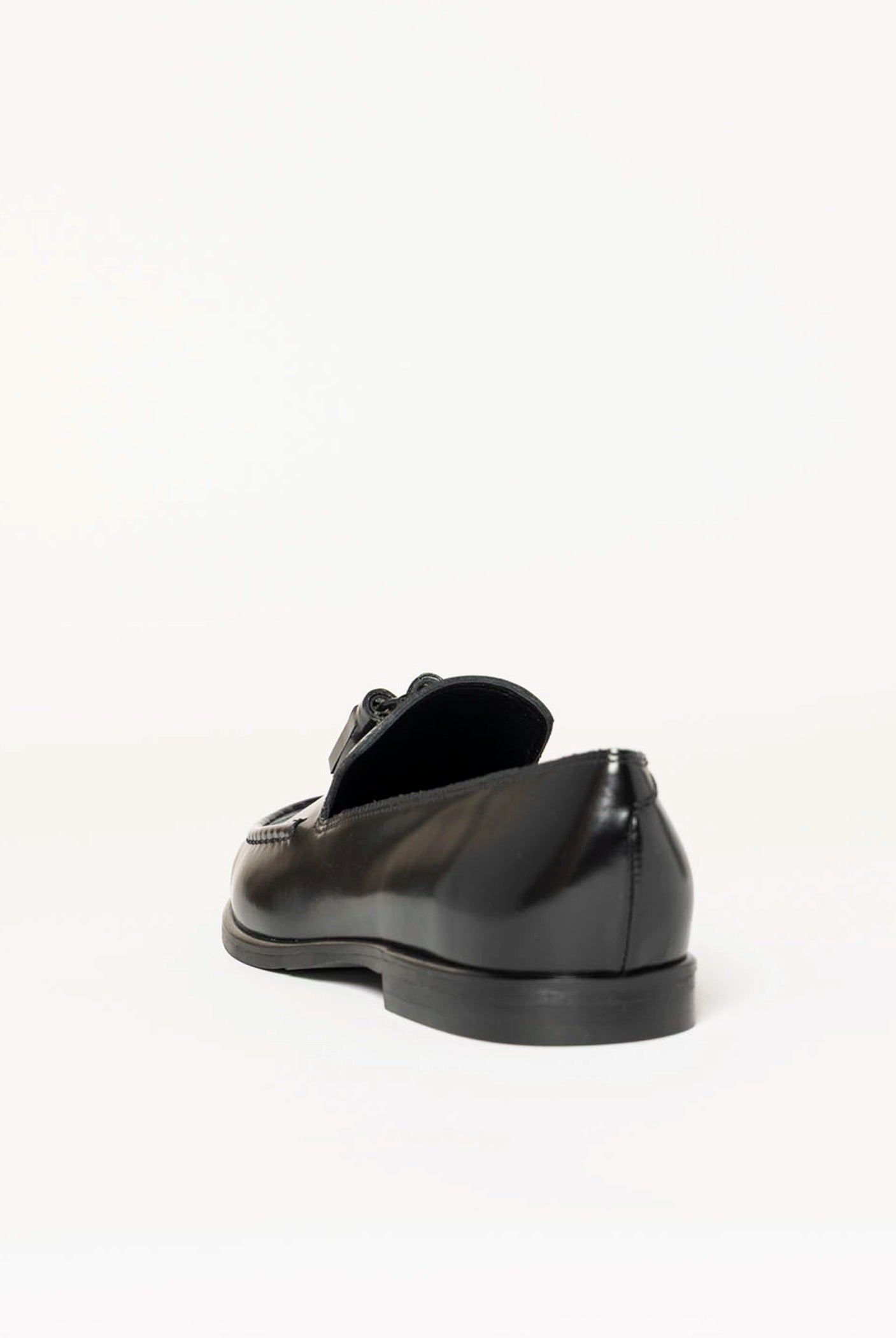 swatch_black leather tassel loafer