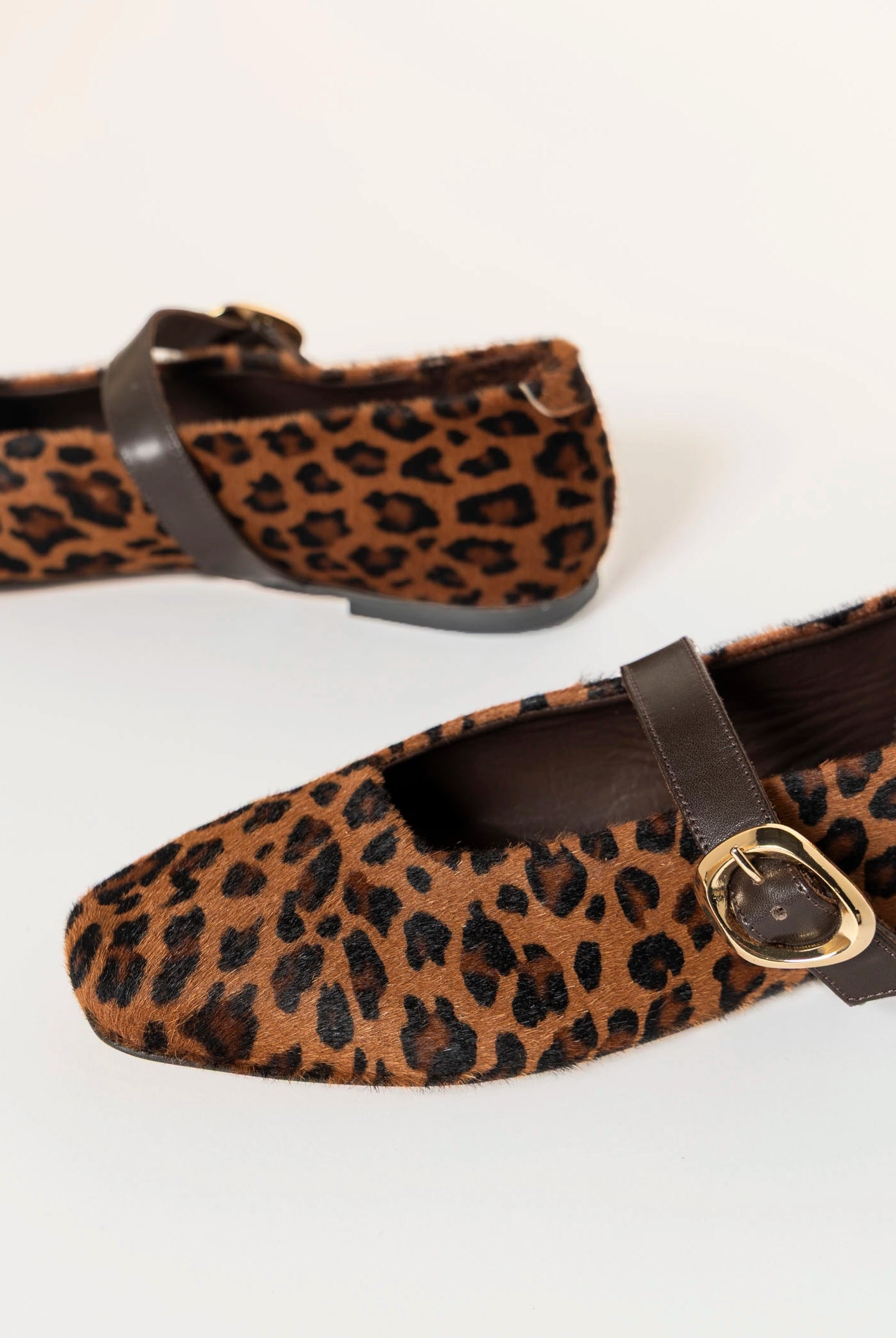 swatch_Leopard Haircalf mary jane flats