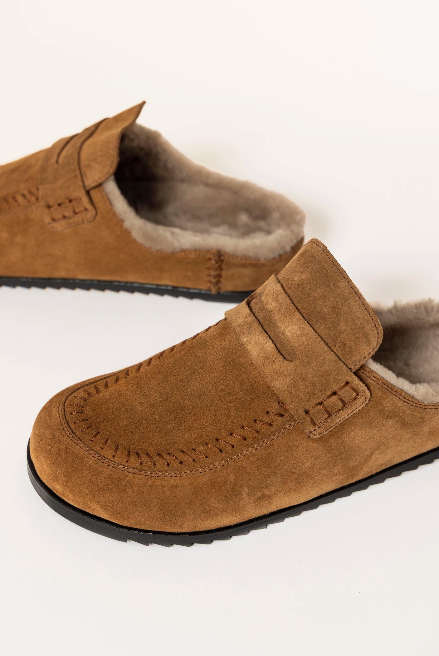 swatch_Sigaro Suede shearling lined clog shoes