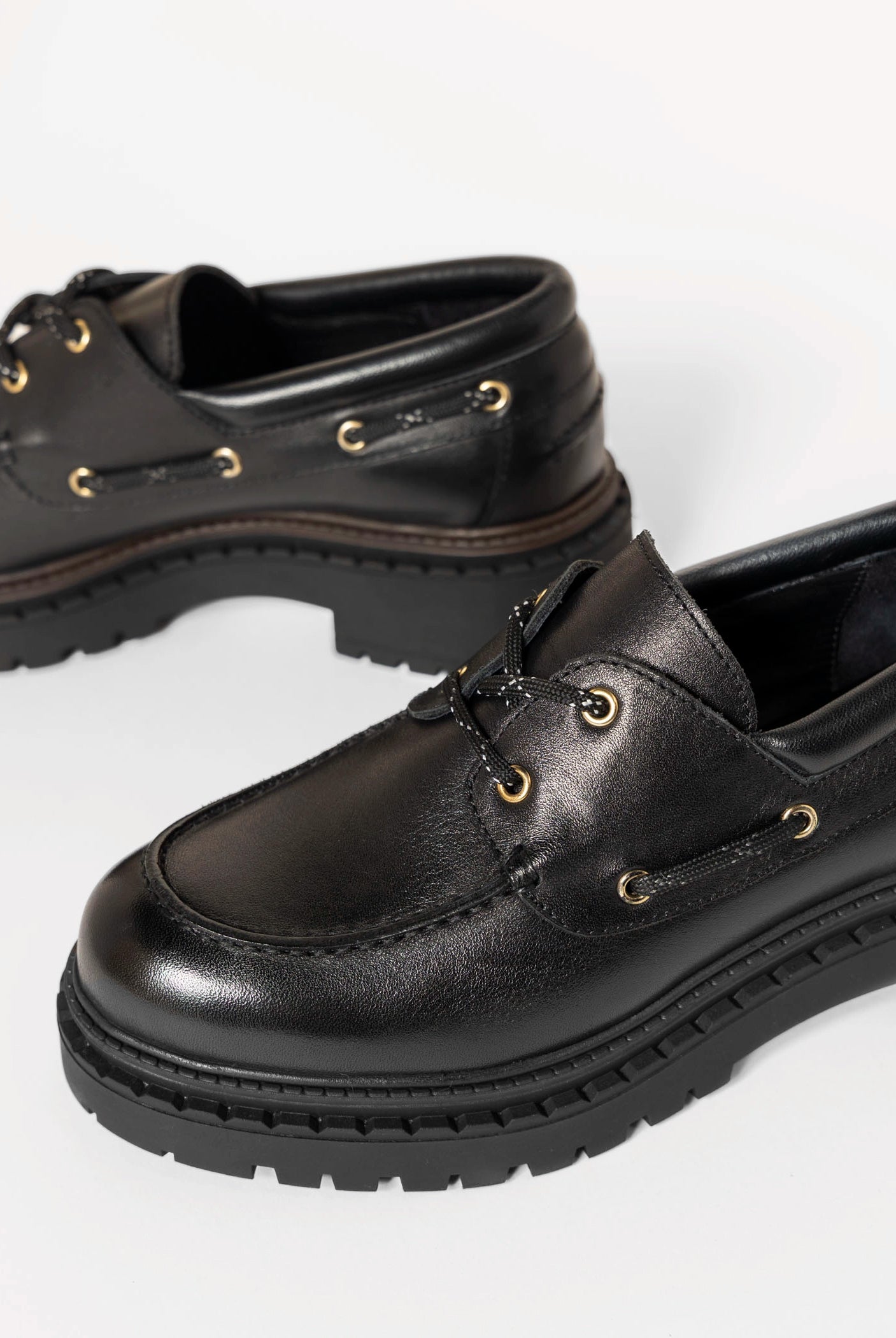 swatch_Black Leather lug sole boat shoe shoes