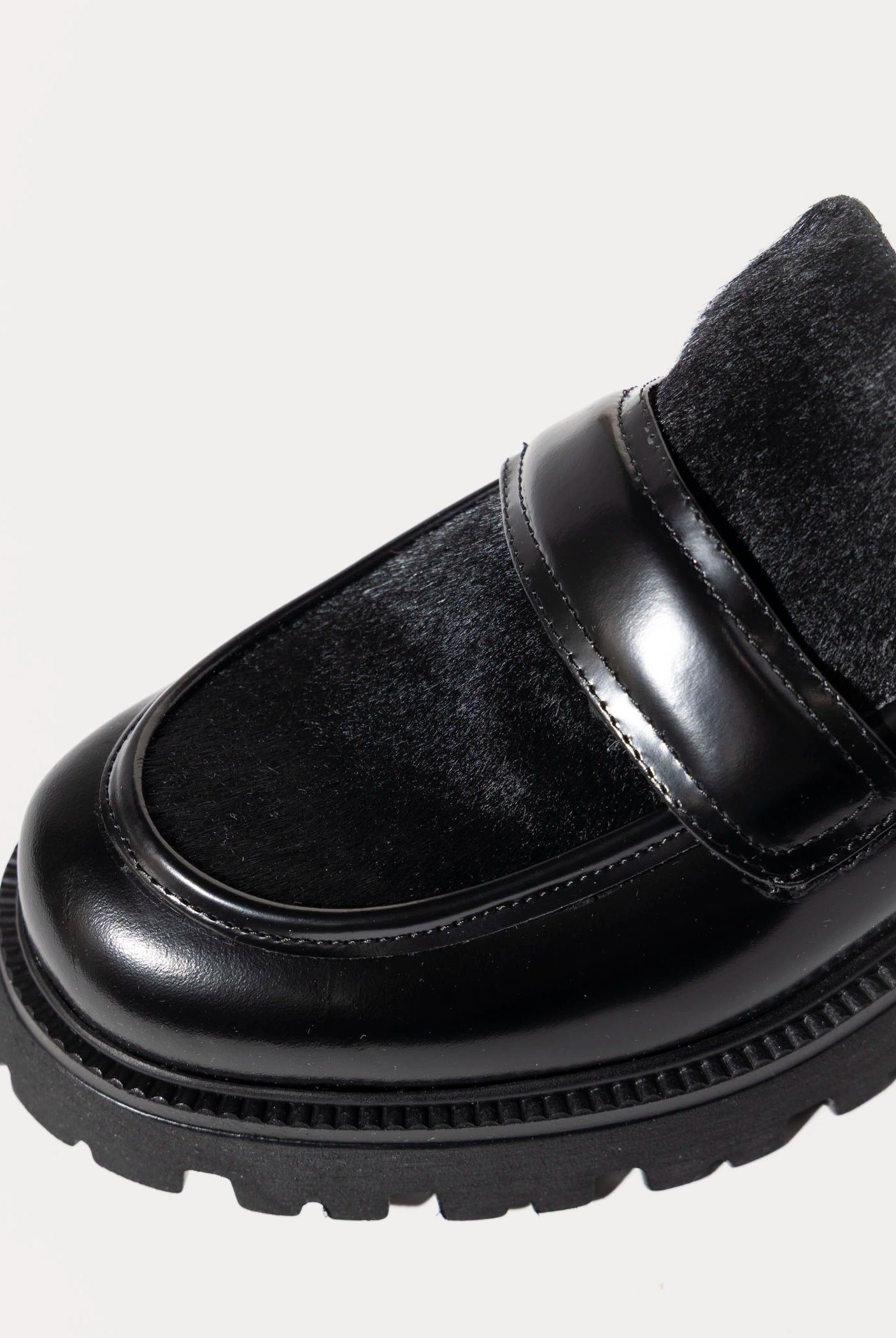 swatch_Black Leather lug sole loafer