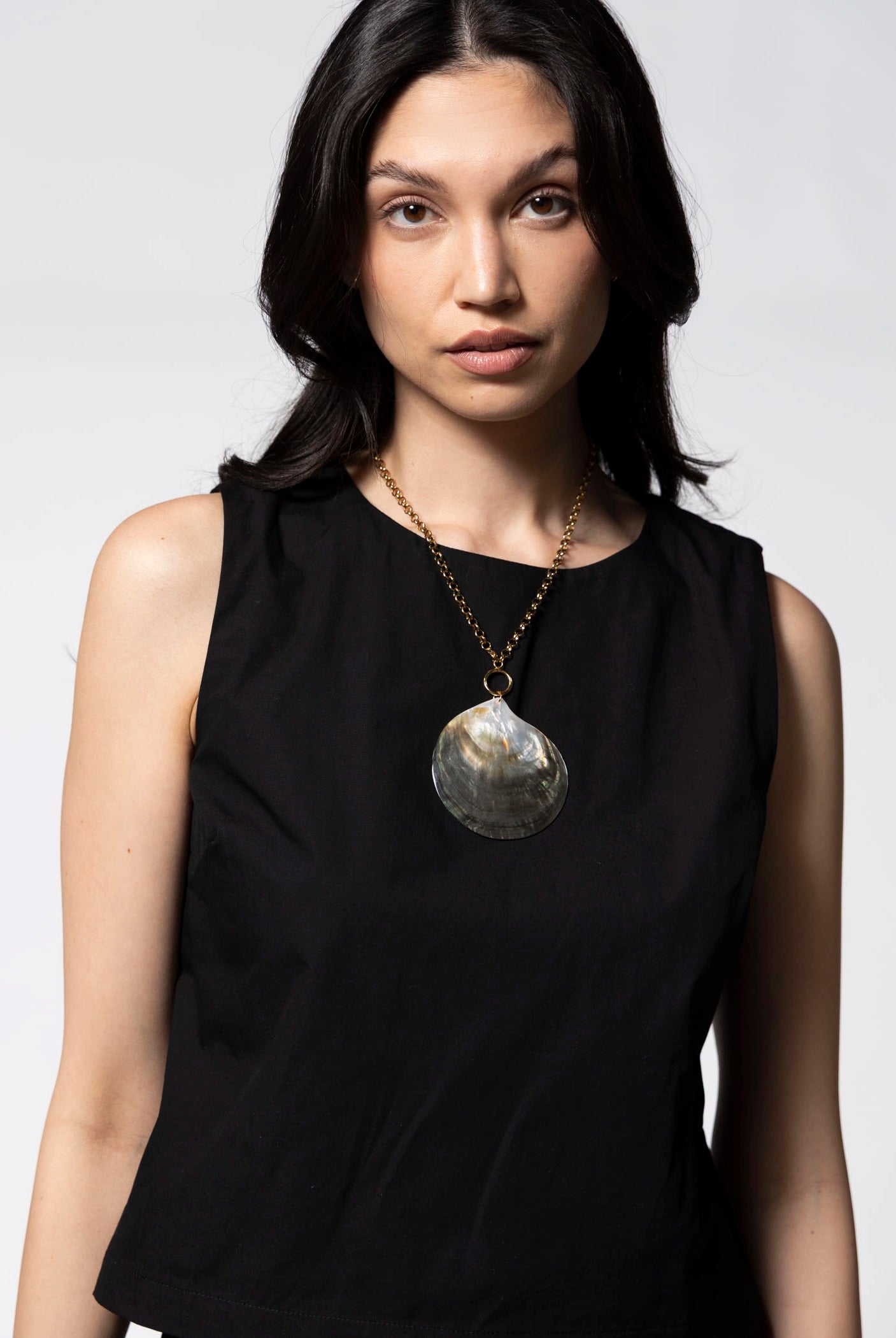 swatch_Shell shell pendant necklace