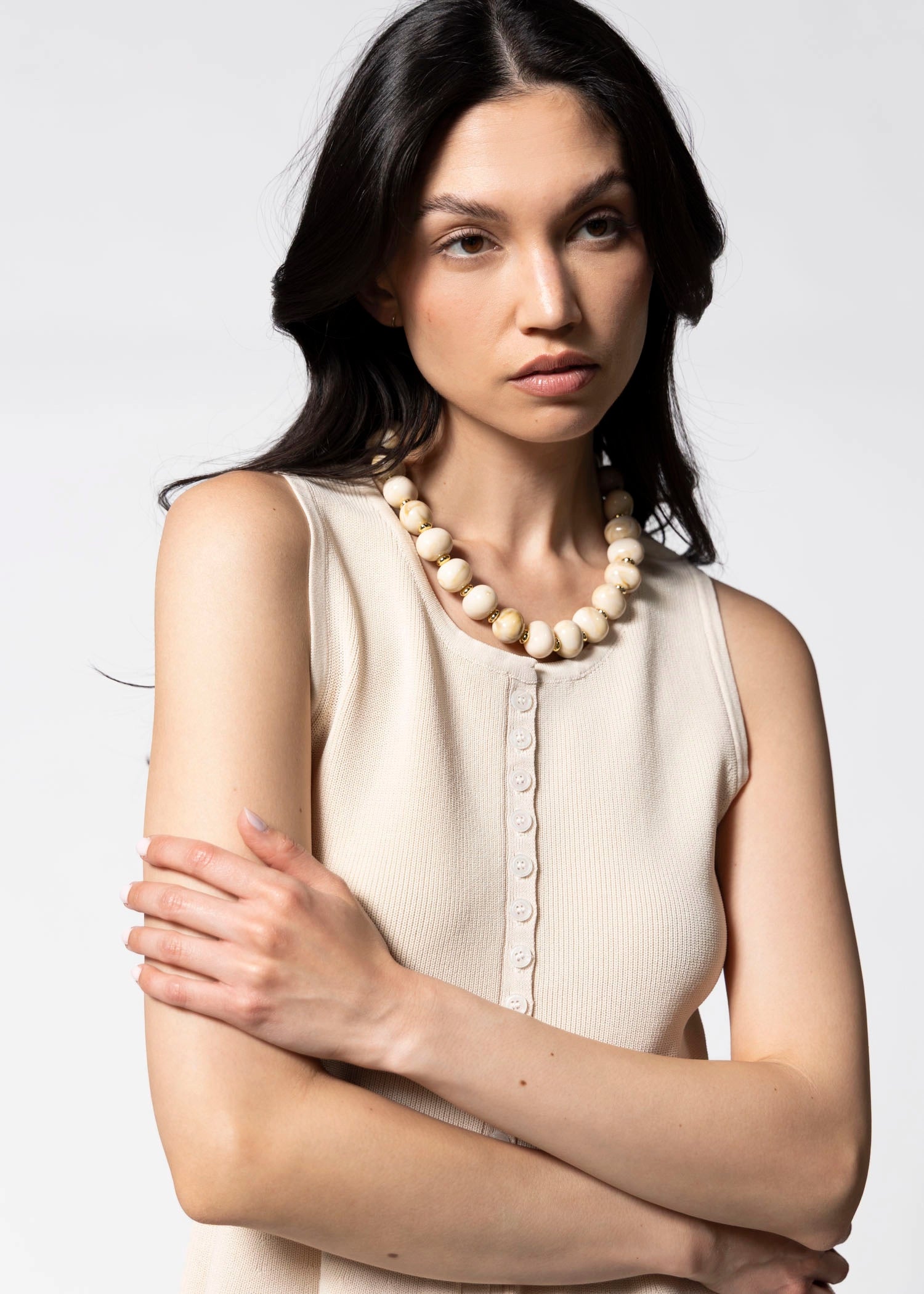 swatch_Cream marble chunky beaded necklace