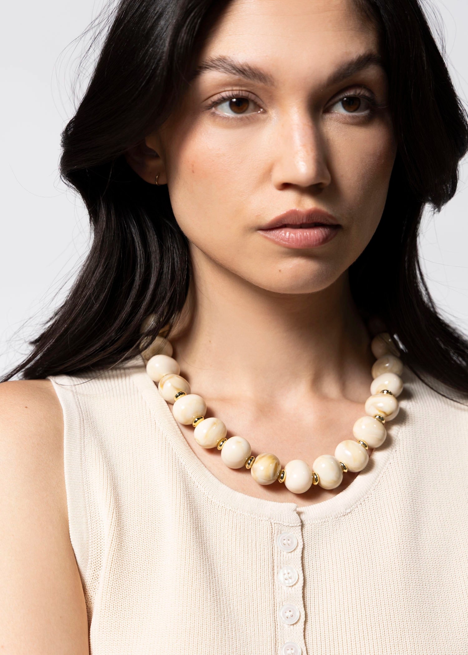 swatch_Cream marble chunky beaded necklace