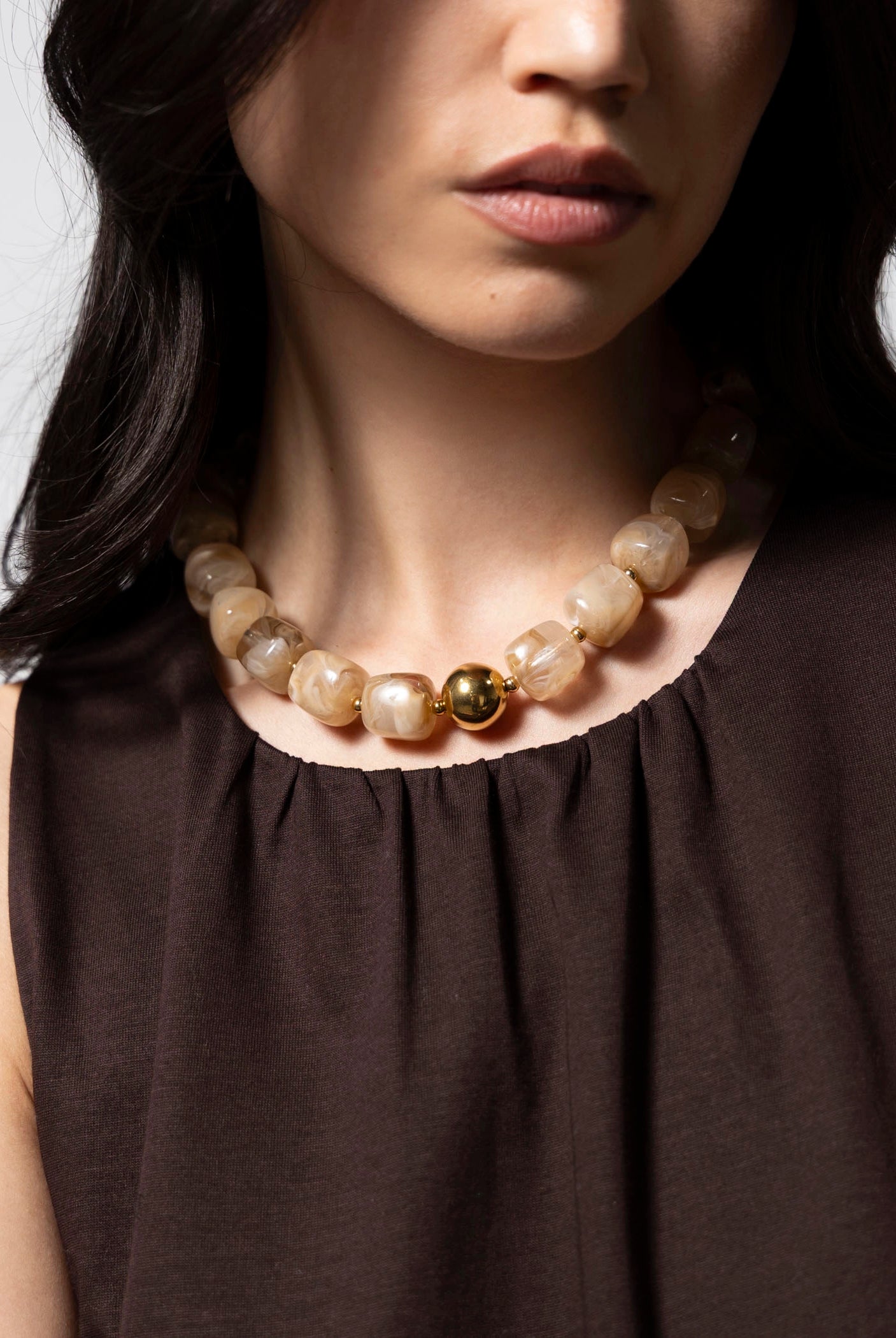 swatch_Beige pebbles beaded necklace