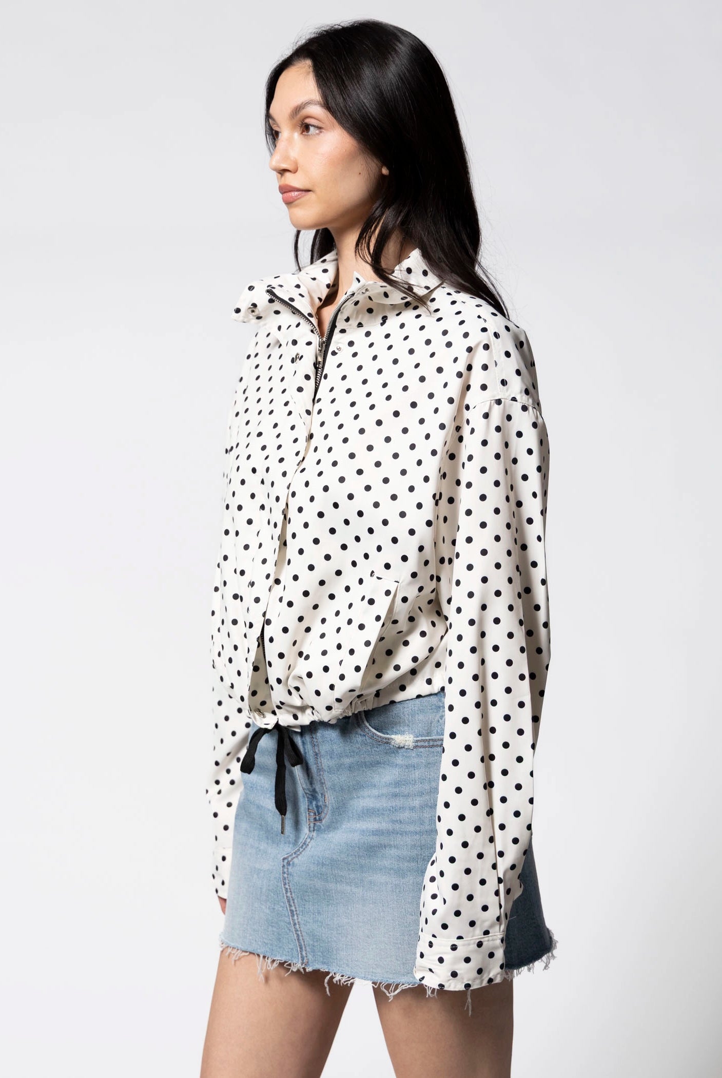 swatch_White polka dot windbreaker