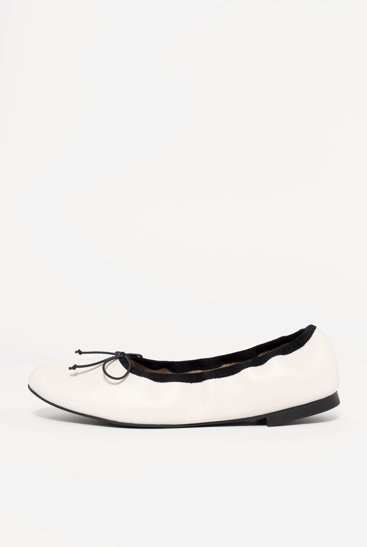 swatch_Dove Leather tony bianco chelsea ballet flat