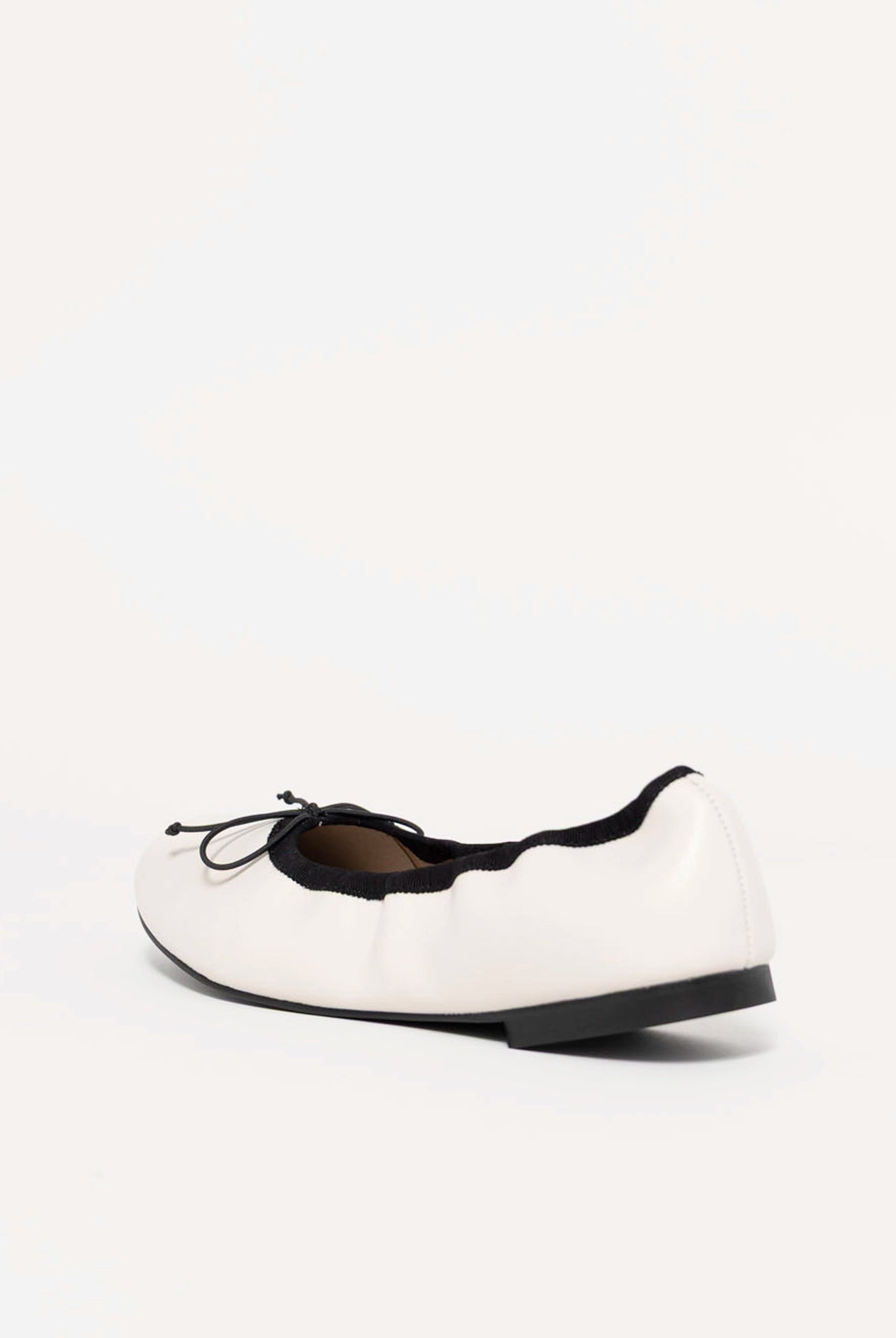 swatch_Dove Leather tony bianco chelsea ballet flat