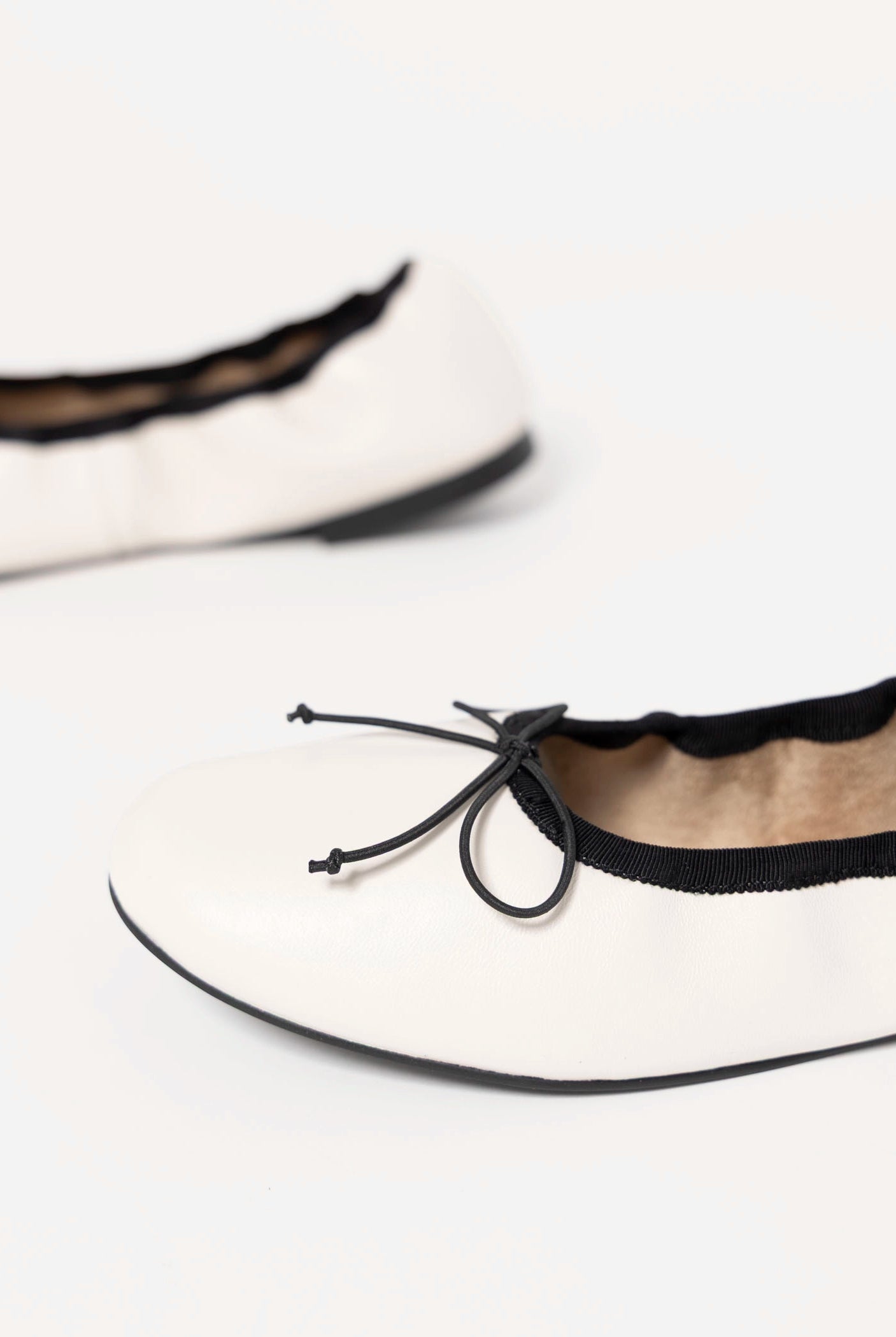 swatch_Dove Leather tony bianco chelsea ballet flat