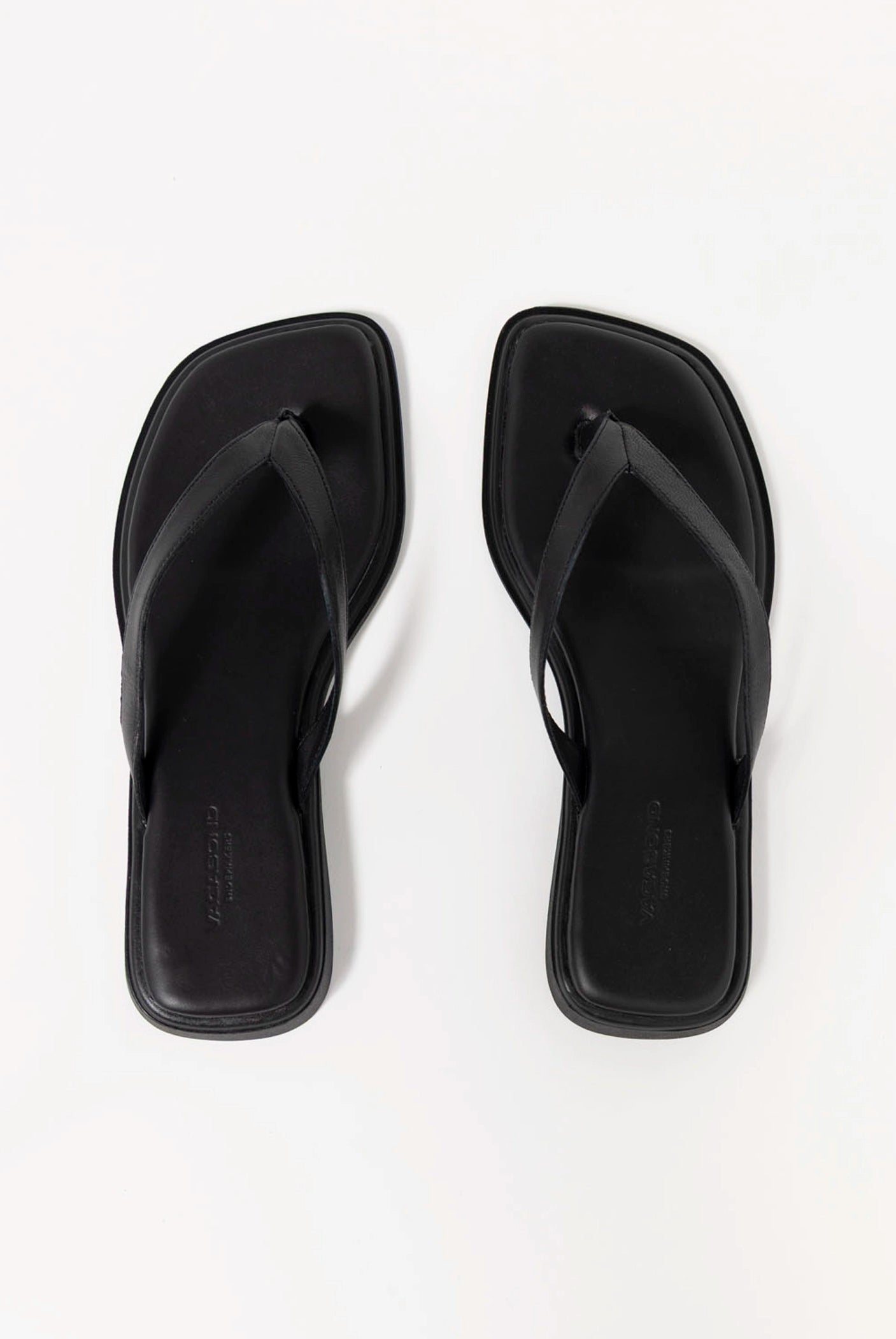 swatch_Black Leather vagabond izzy thong sandals