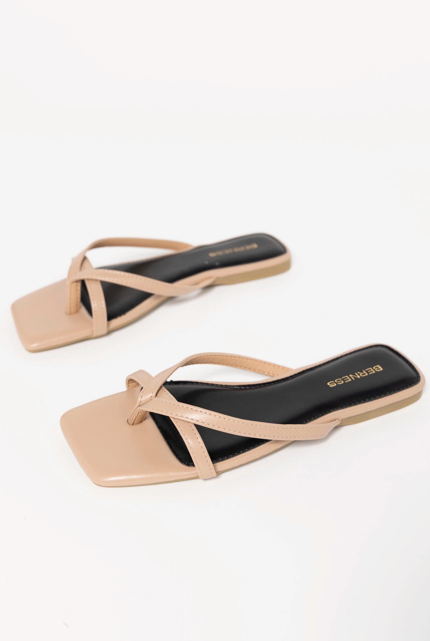 swatch_Beige Kace thong sandal